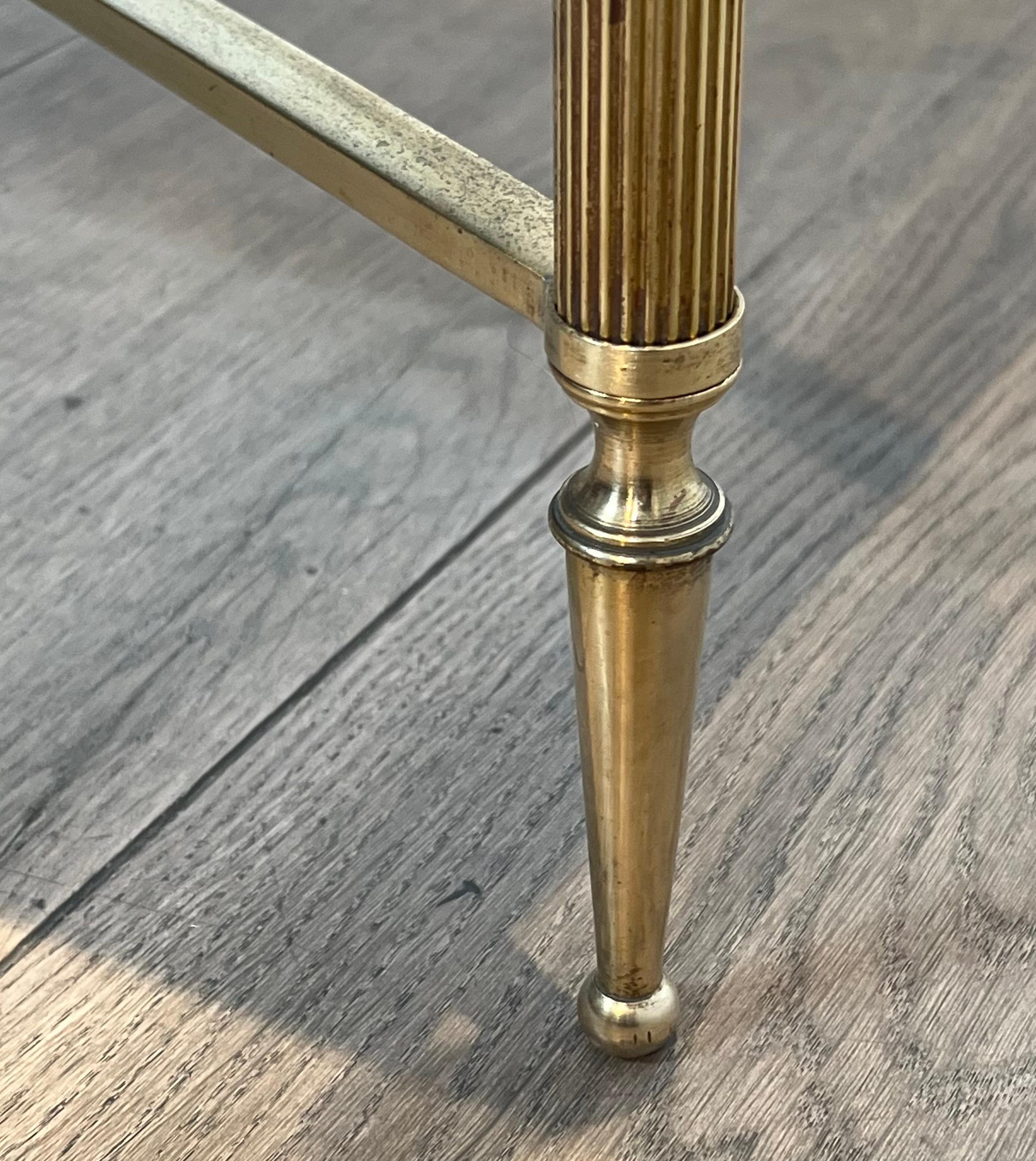 Table basse en bronze et laiton avec plateau en marbre vert, vers 1940 en vente 1