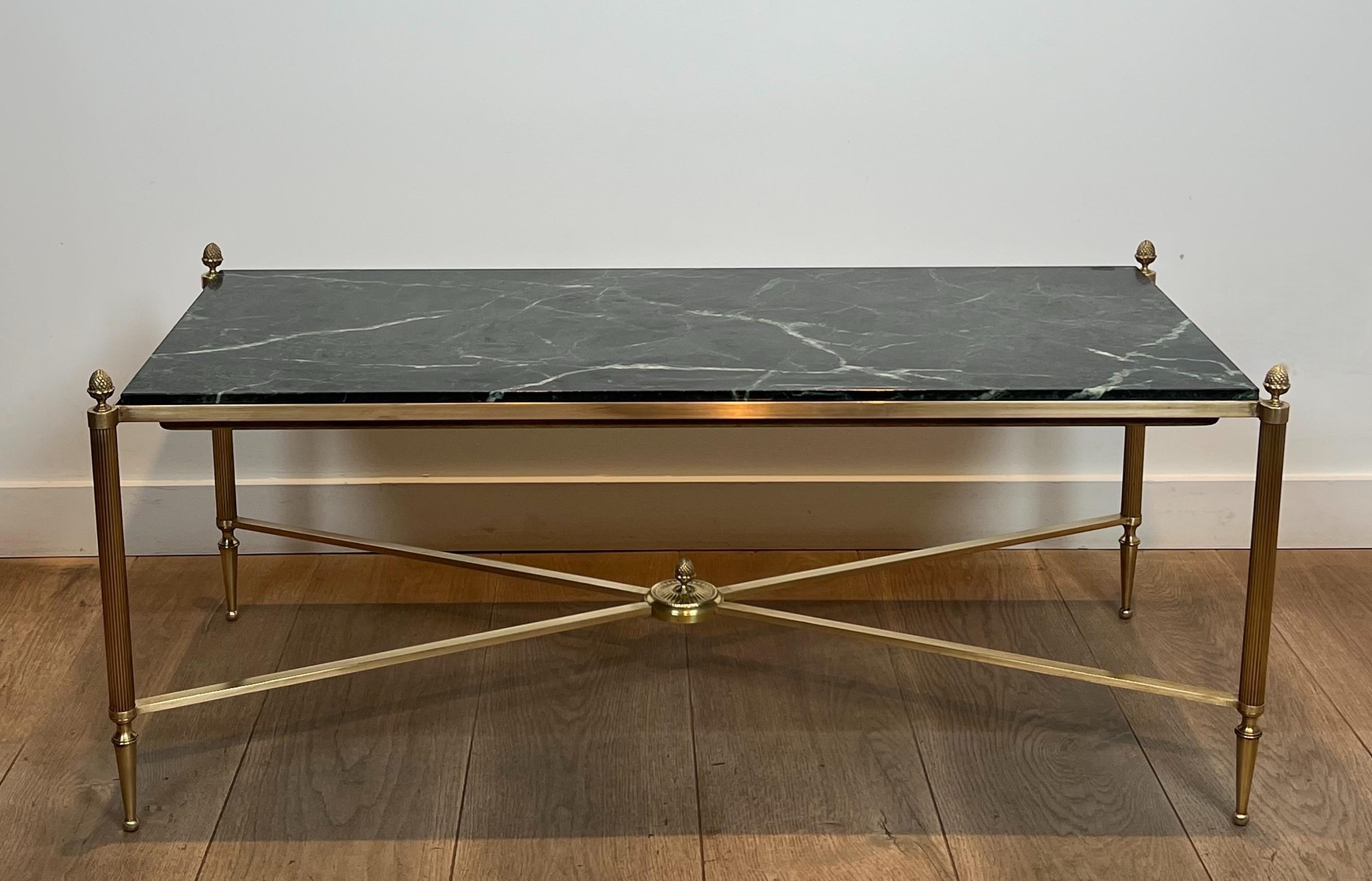 Table basse en bronze et laiton avec plateau en marbre vert, vers 1940 en vente 2