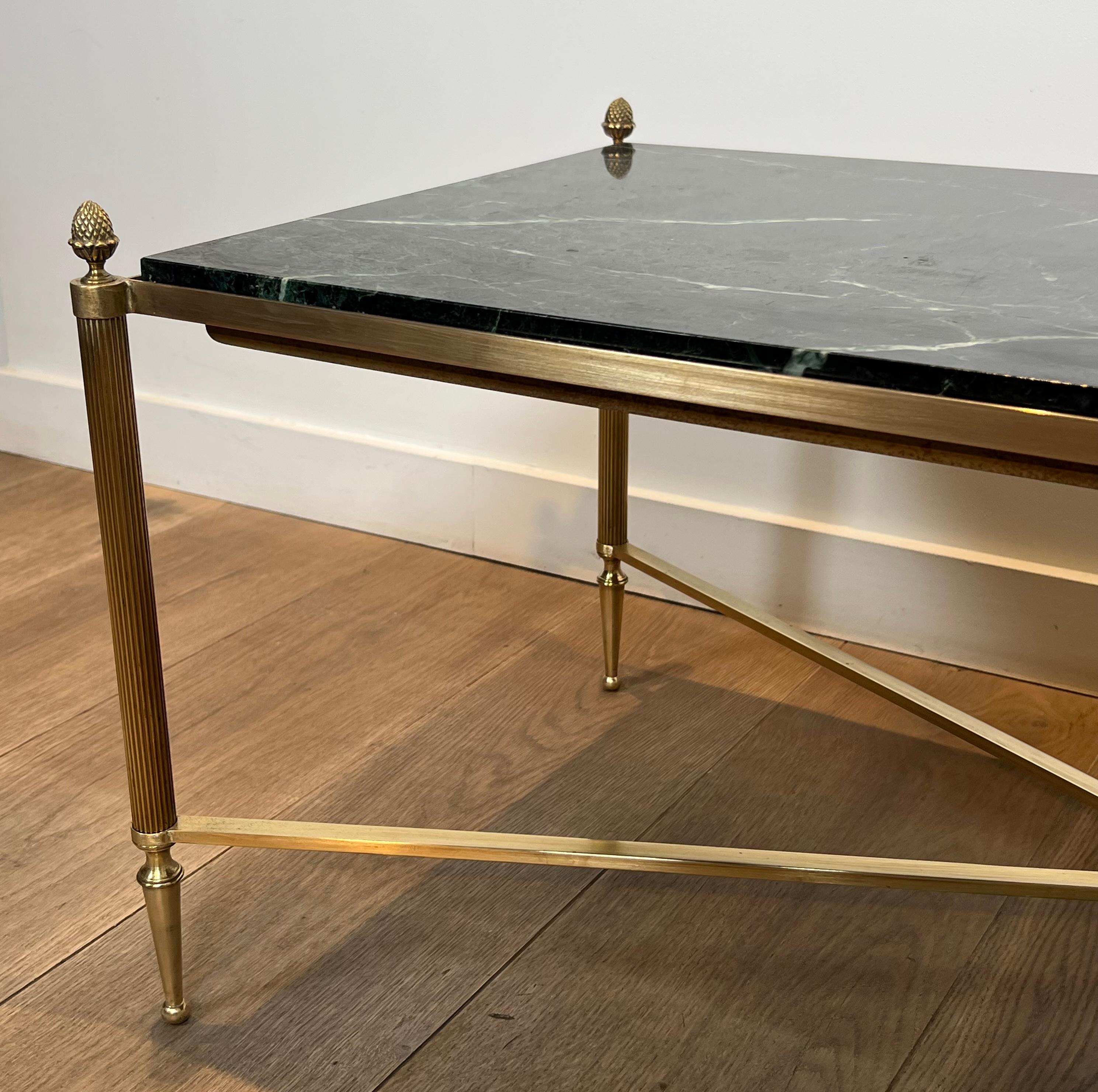 Table basse en bronze et laiton avec plateau en marbre vert, vers 1940 en vente 3