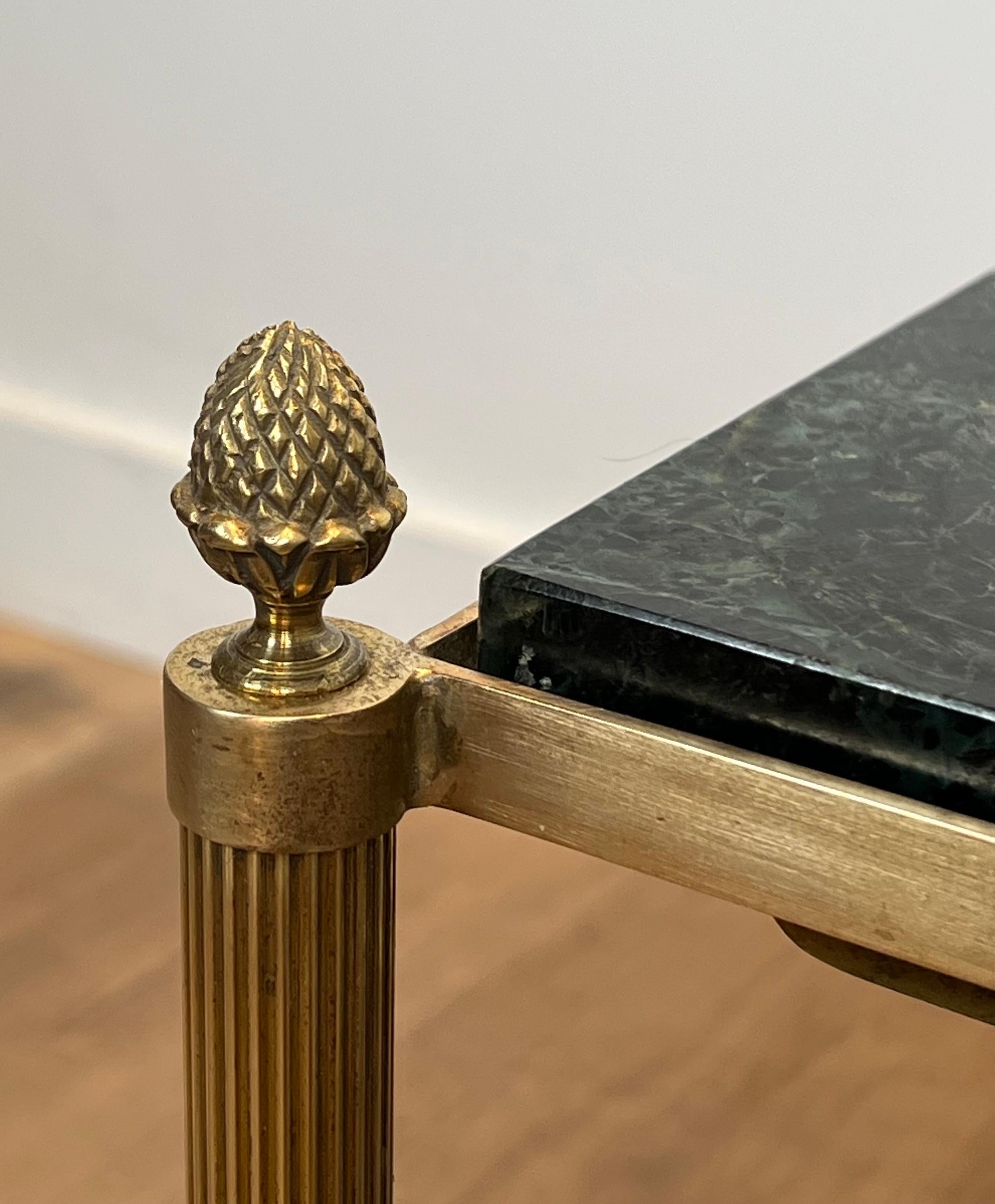 Table basse en bronze et laiton avec plateau en marbre vert, vers 1940 en vente 4