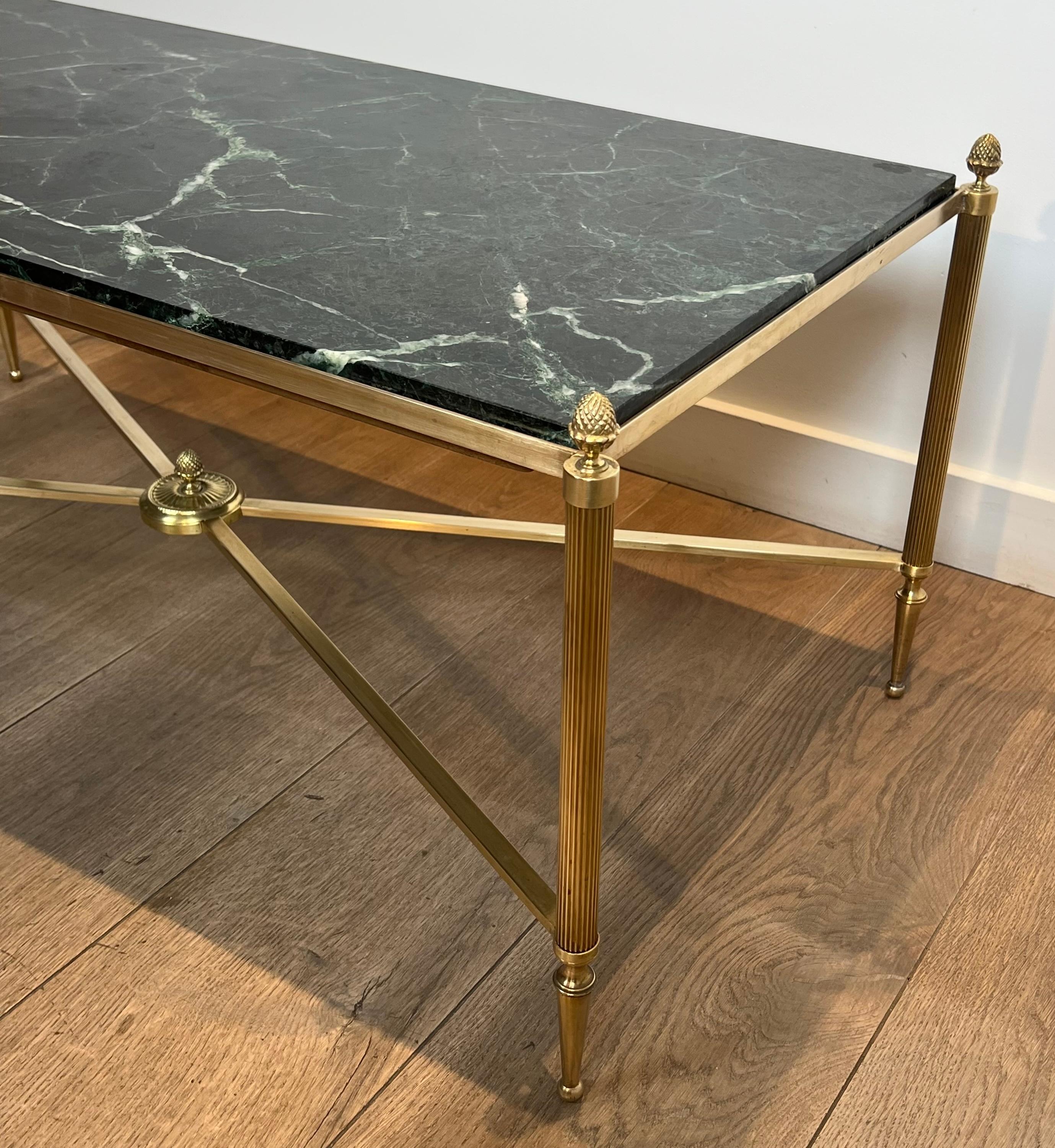 Table basse en bronze et laiton avec plateau en marbre vert, vers 1940 Bon état - En vente à Marcq-en-Barœul, Hauts-de-France