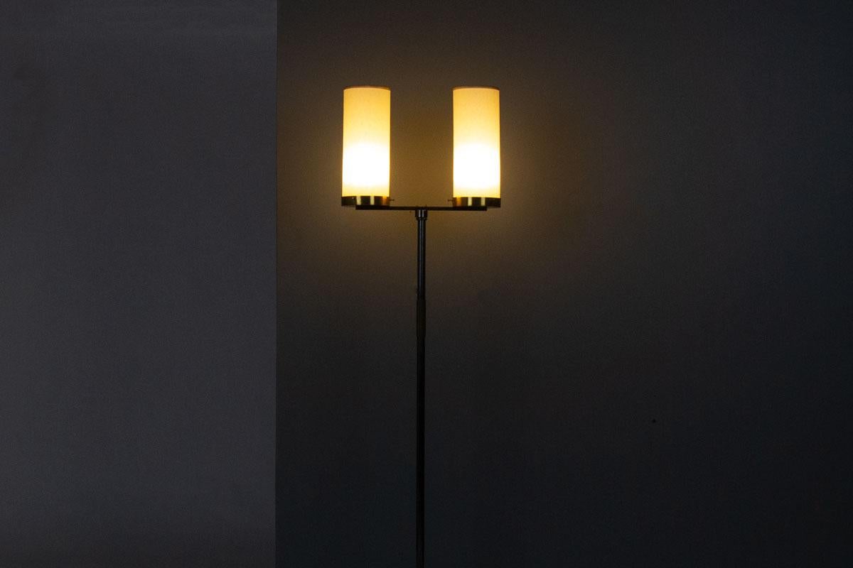 Lampada da terra in bronzo e ottone, anni '50 in vendita 5