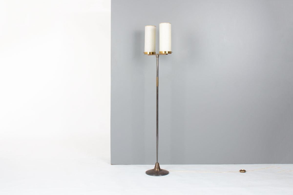 Lampada da terra degli anni '50 in Francia
Elementi in ottone e bronzo
2 punti luce
Paralumi in carta (su misura)