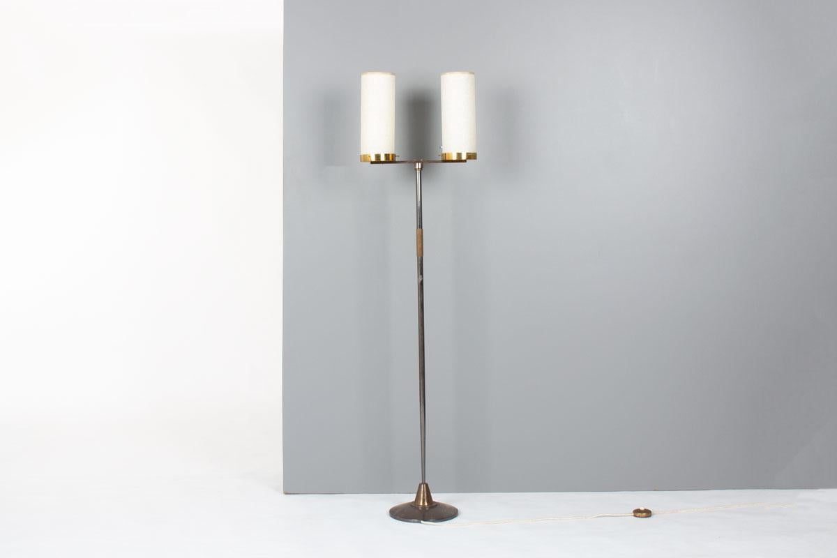 Lampada da terra in bronzo e ottone, anni '50 In condizioni buone in vendita a JASSANS-RIOTTIER, FR