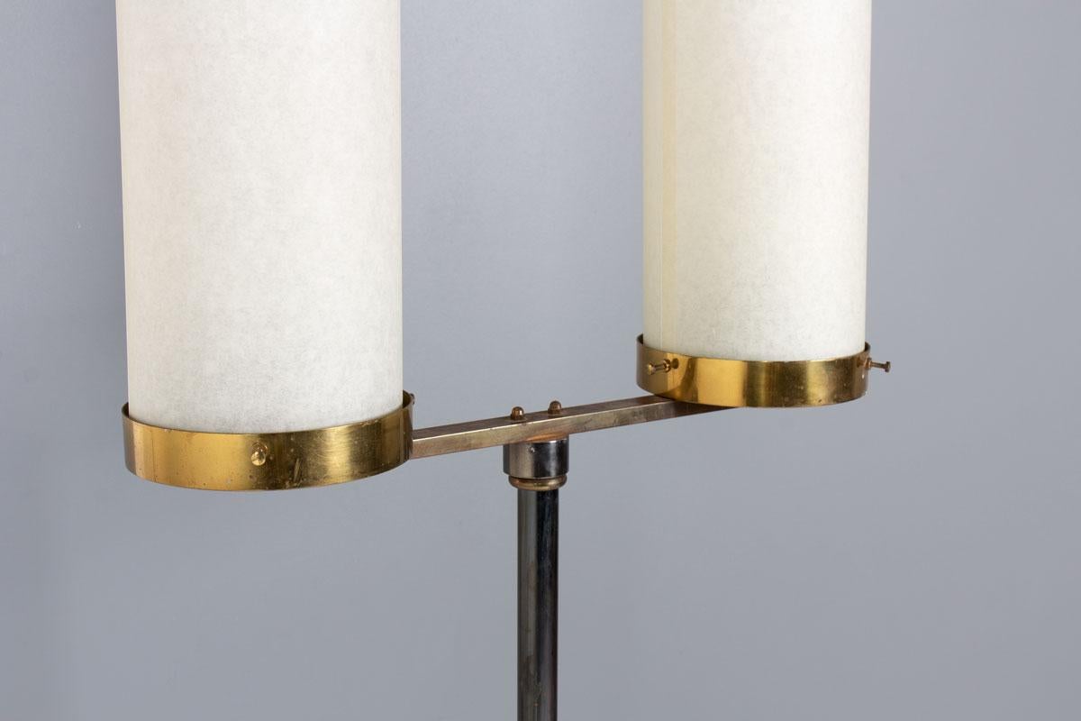 Lampada da terra in bronzo e ottone, anni '50 in vendita 3