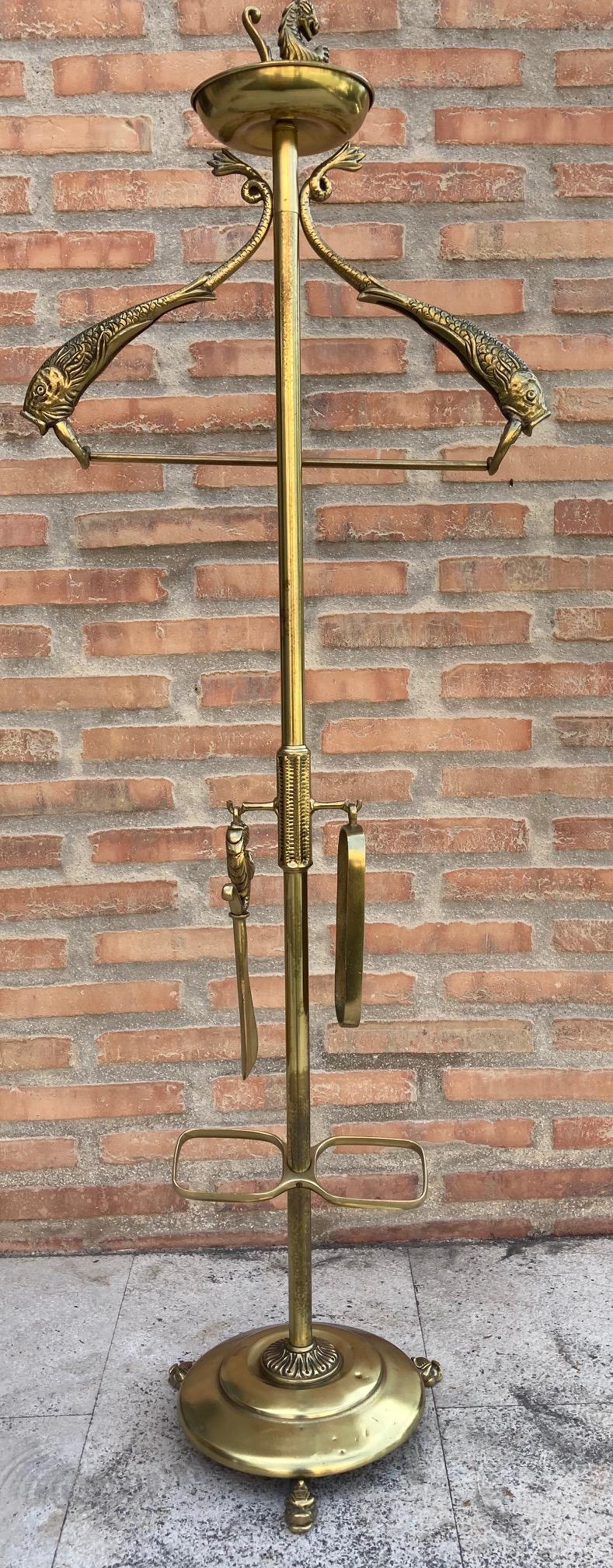 Bronze and brass valet stand dressboy, 1940s
A gentleman's valet with many interesting details.
The valet is in a very good original condition with a beautiful brass patina due to age and use.