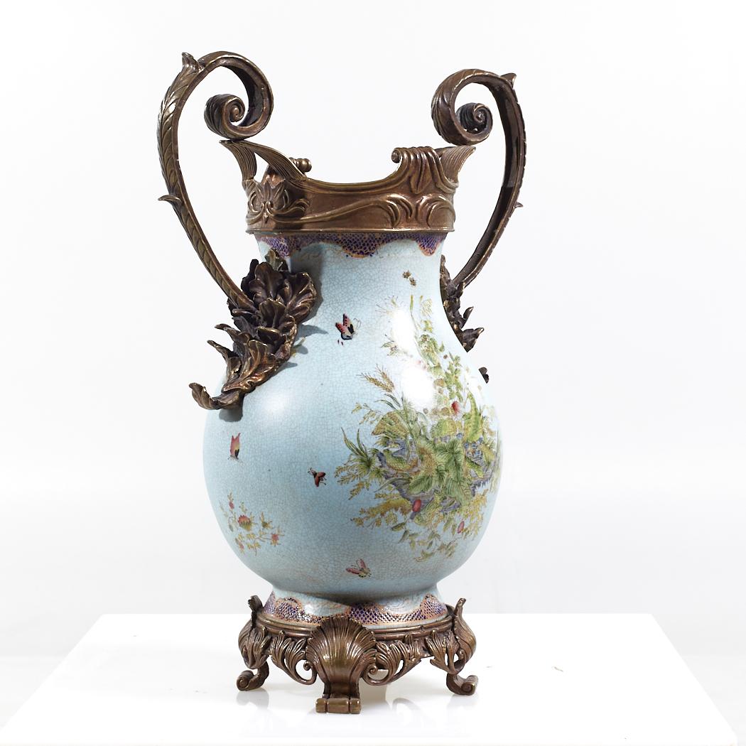 Hellblaue Vase aus Bronze und Keramik im Zustand „Gut“ im Angebot in Countryside, IL
