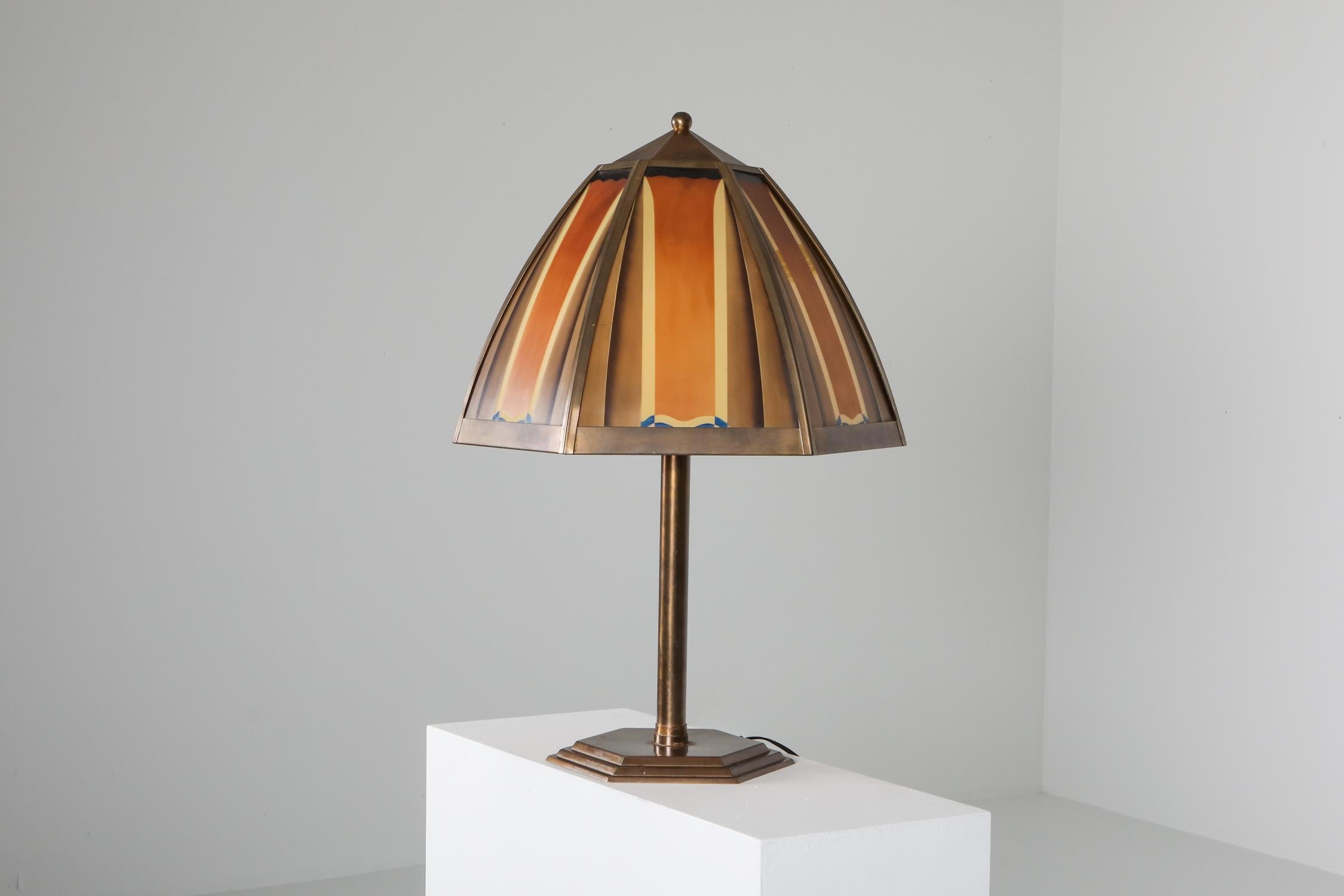 Bronze table lamp, Amsterdam School, Art Deco era, Netherlands 1920s


From an important Dutch private collection.
The exact designer is unknown.
The piece is attributed to the more traditionalist designers of the Amsterdam School era.
Top