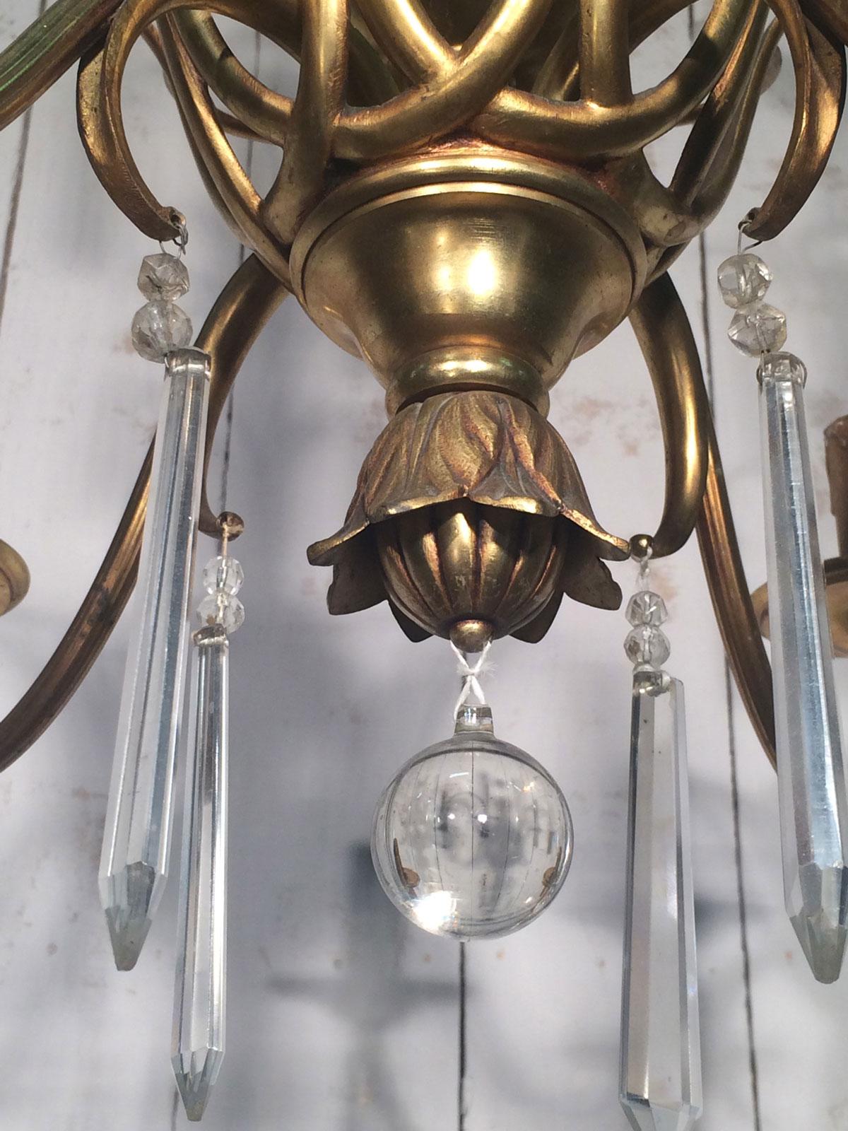 Francese Lampadario in bronzo e cristallo nello stile della Maison Baguès in vendita