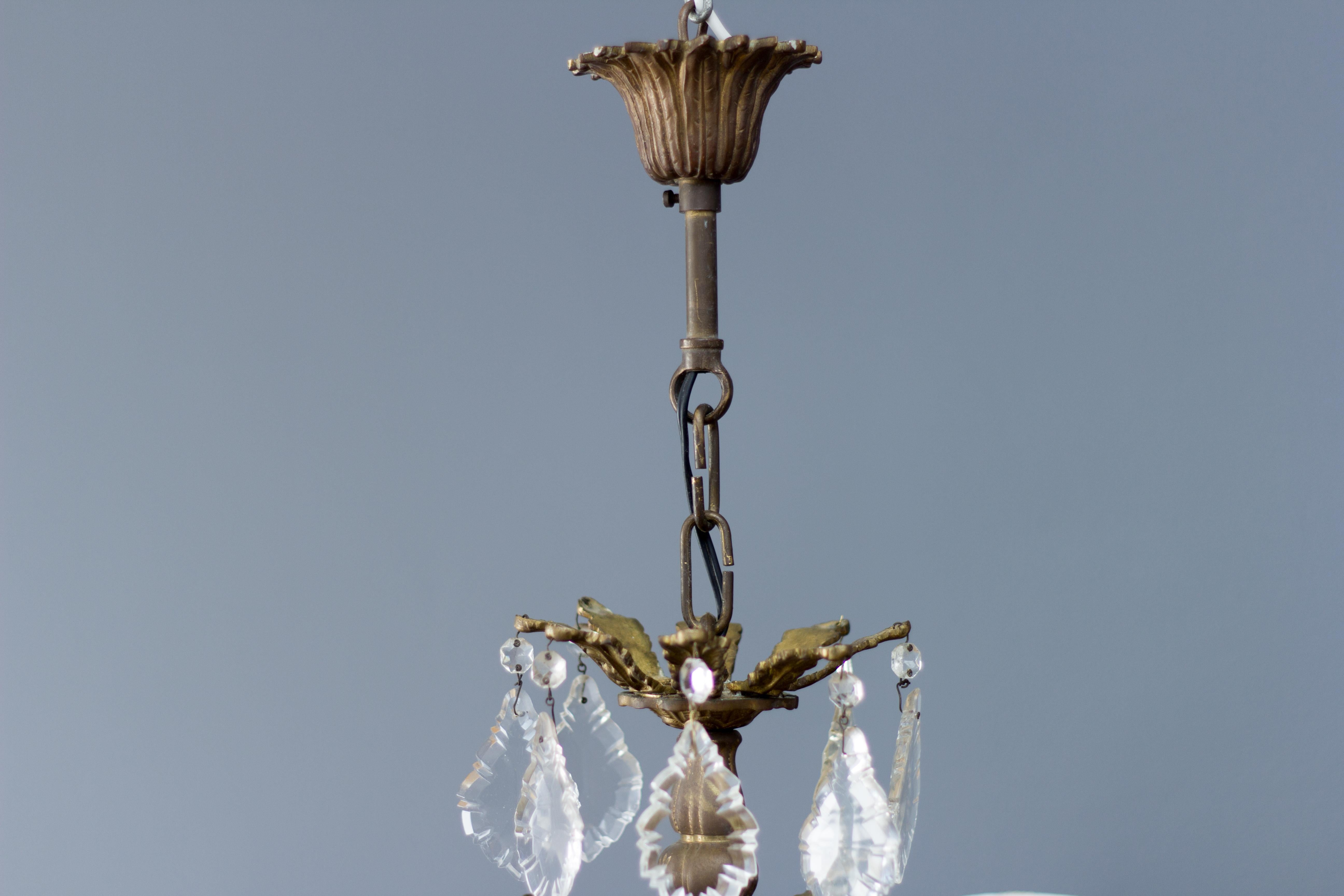 Lustre français à huit lumières de style Louis XVI en bronze et cristal en vente 8