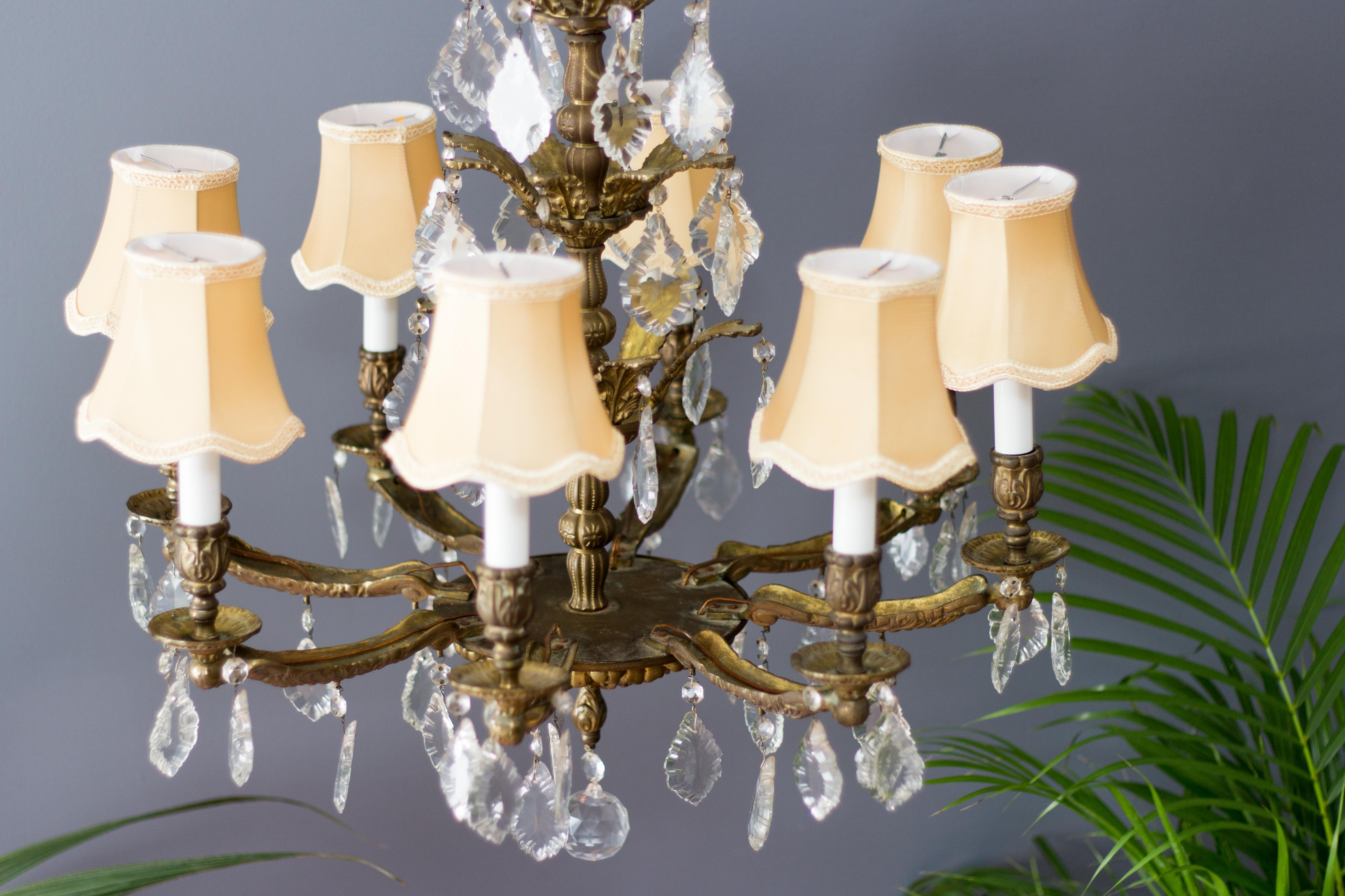 Lustre français à huit lumières de style Louis XVI en bronze et cristal en vente 13