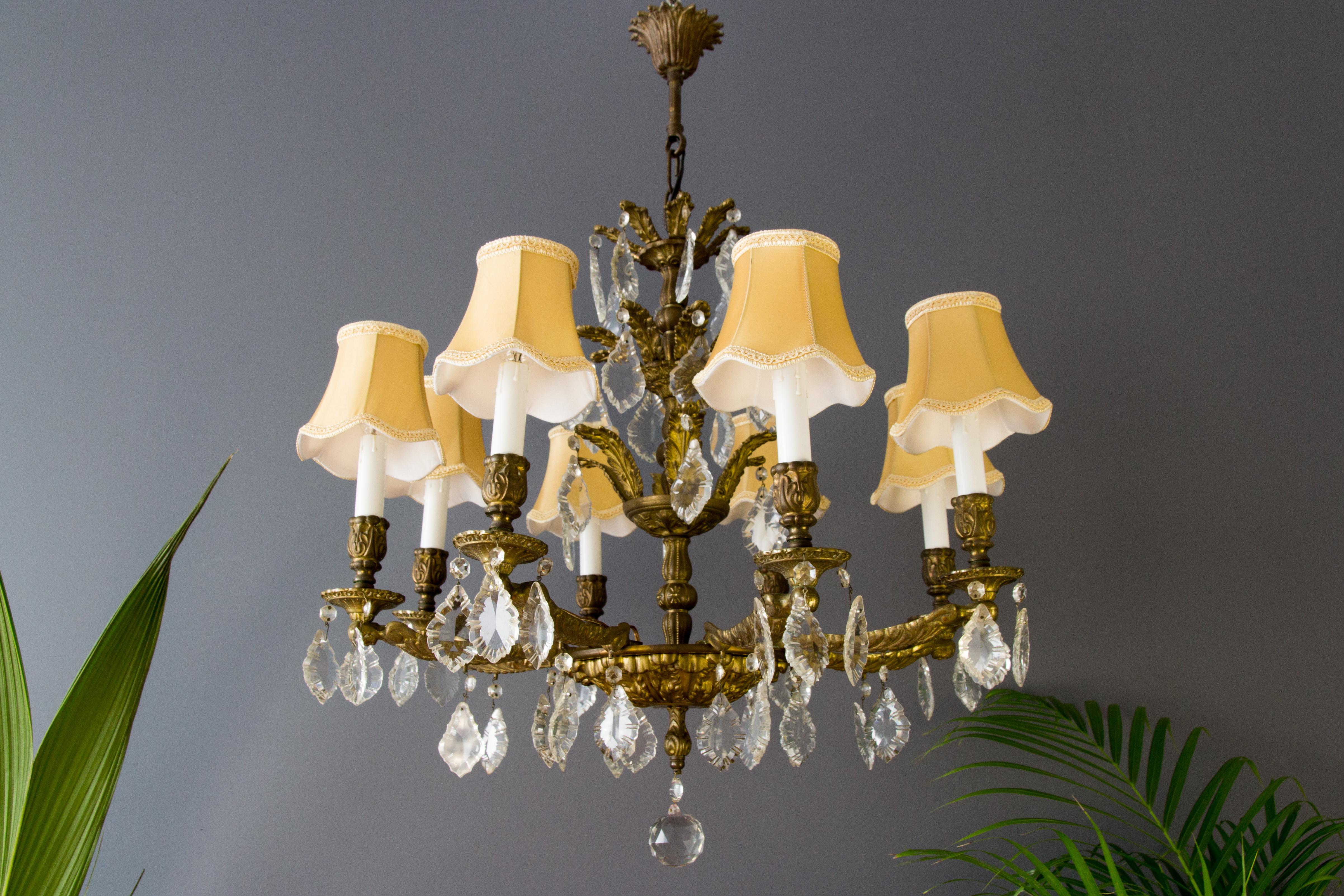 French Louis XVI Style Bronze and Crystal Eight-Light Chandelier For Sale 1