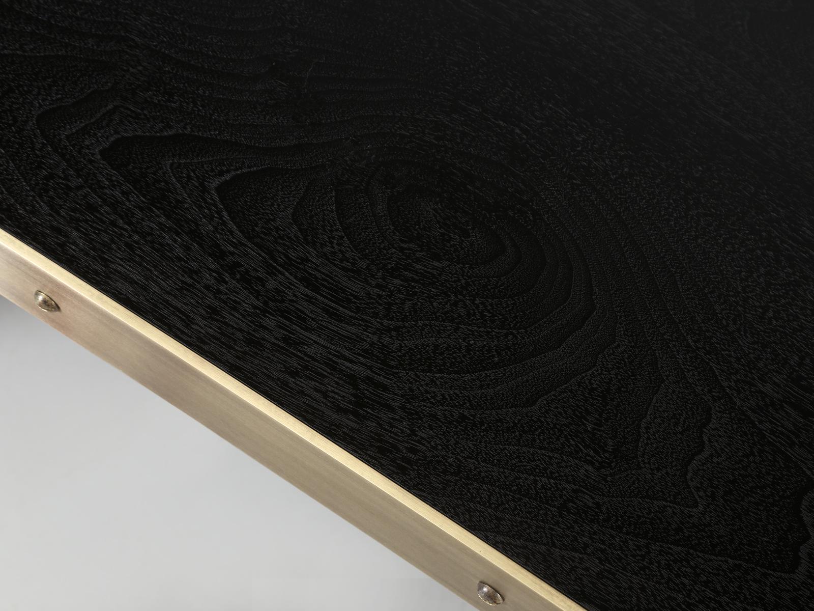 Fatto a mano Tavolo consolle in bronzo e legno ebanizzato di qualsiasi dimensione della collezione Old Plank in vendita