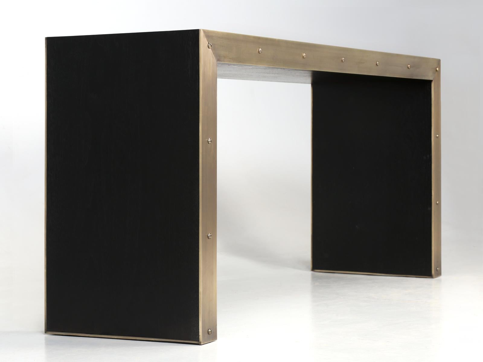 Bronzo Tavolo consolle in bronzo e legno ebanizzato di qualsiasi dimensione della collezione Old Plank in vendita