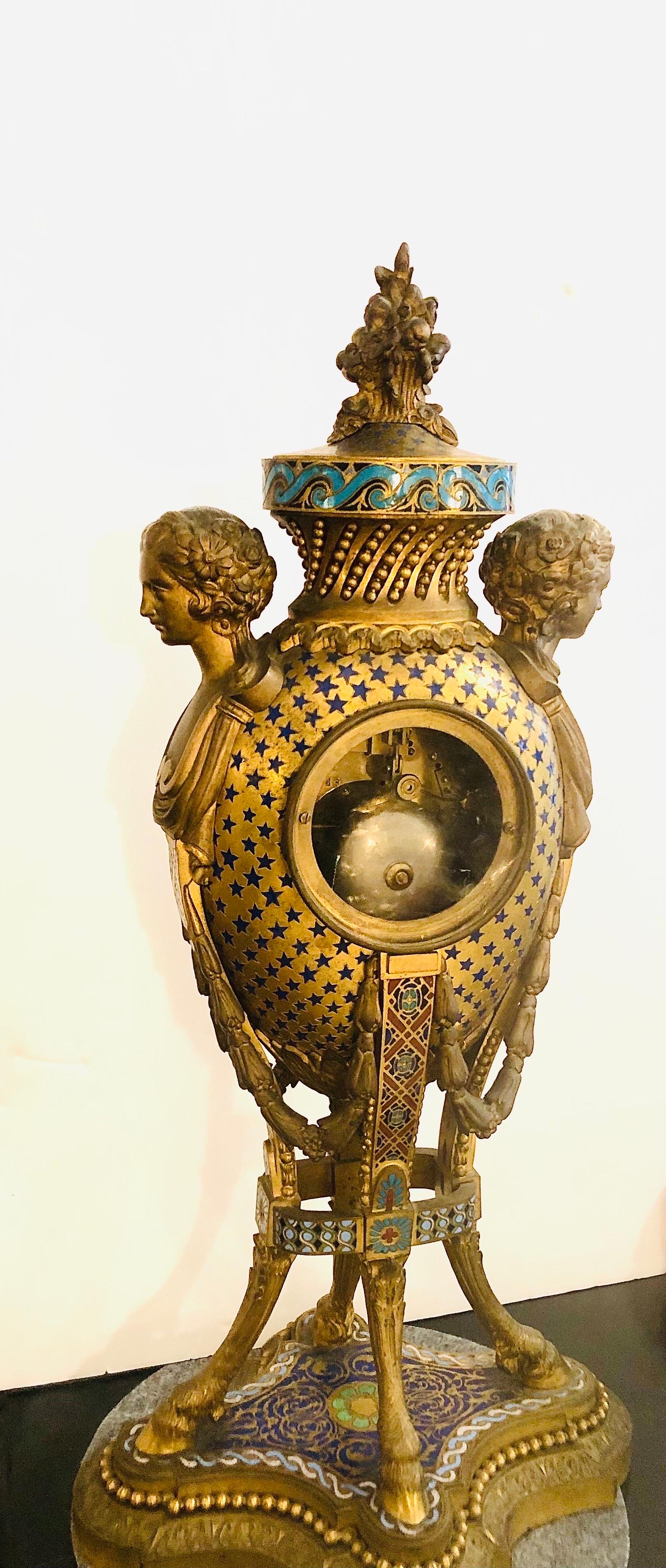 Horloge Barbedienne Paris en bronze et émail avec visages de dames et pieds en sabots en vente 4