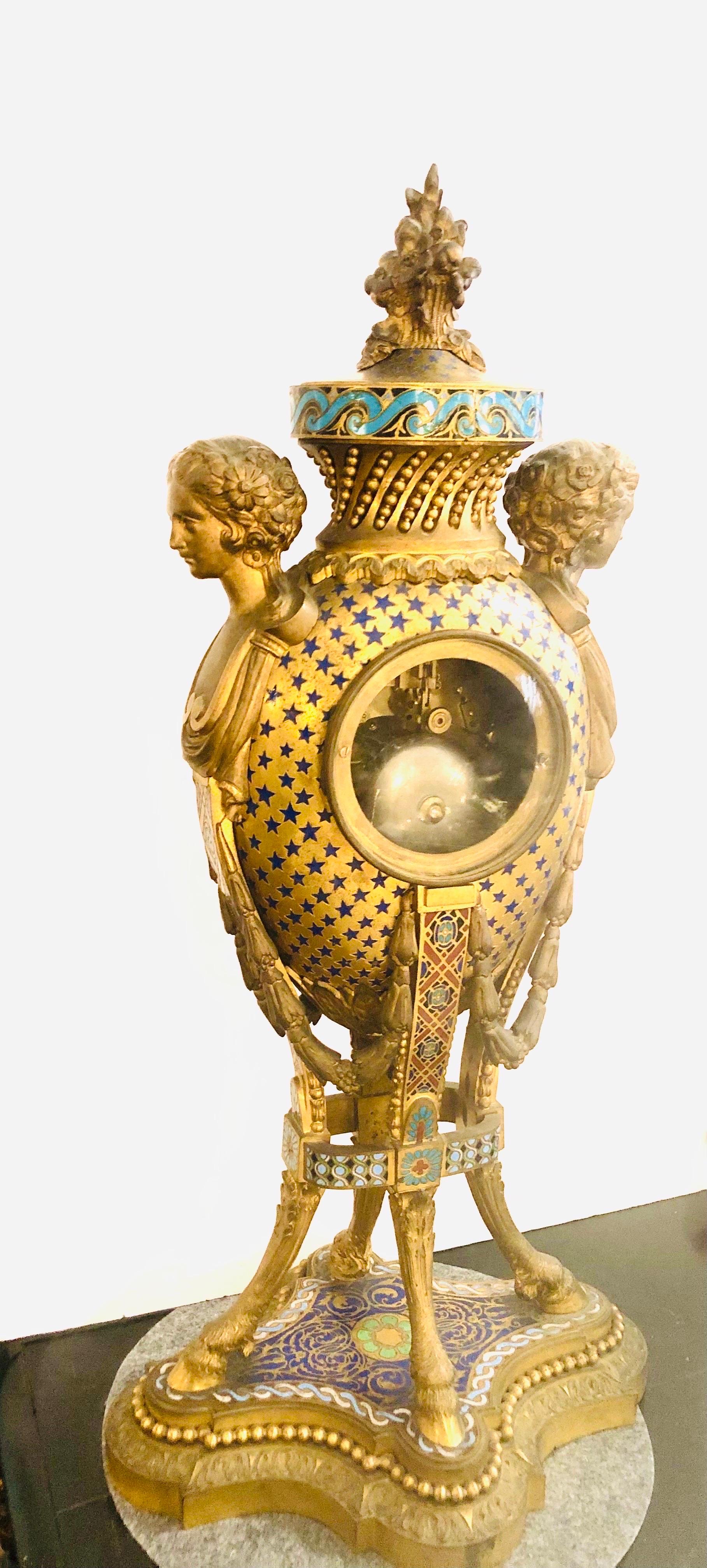 Horloge Barbedienne Paris en bronze et émail avec visages de dames et pieds en sabots en vente 5