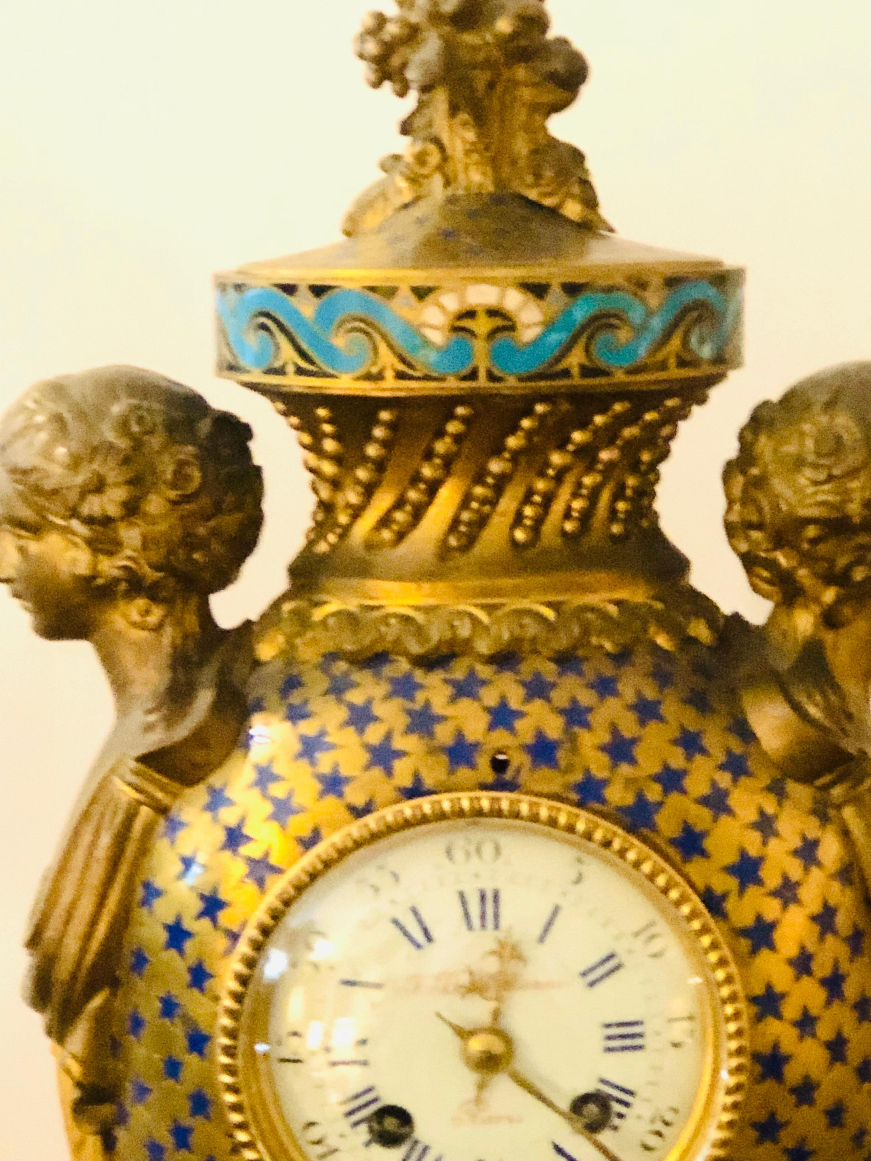 Pariser Barbedienne-Uhr aus Bronze und Emaille mit figuralen Damengesichtern und Hufeisenfüßen im Angebot 1