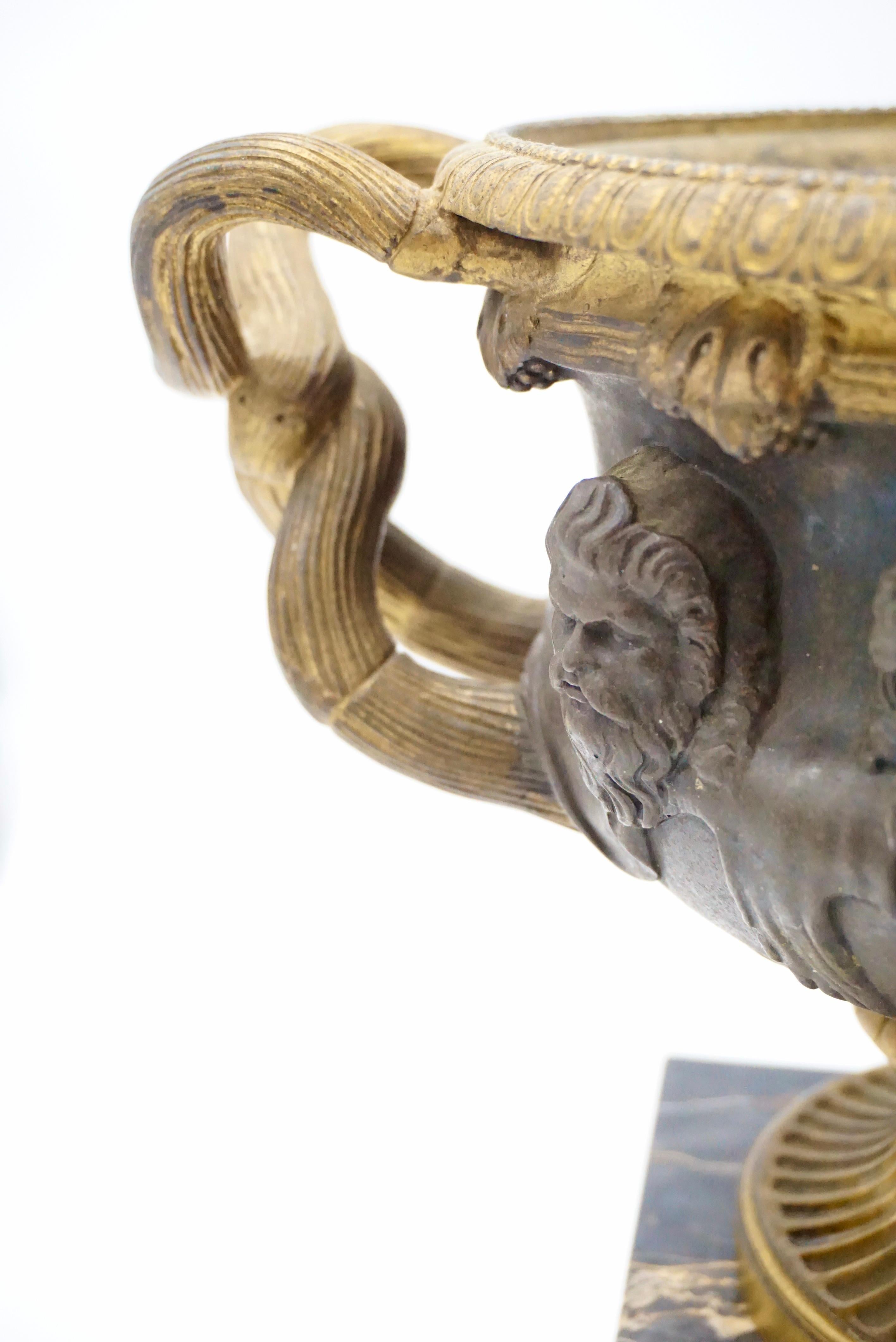 Vasenlampe aus Bronze und vergoldetem Warwick auf Portoro-Marmorsockel, Barbadienne, 1860 im Zustand „Gut“ im Angebot in Rome, IT
