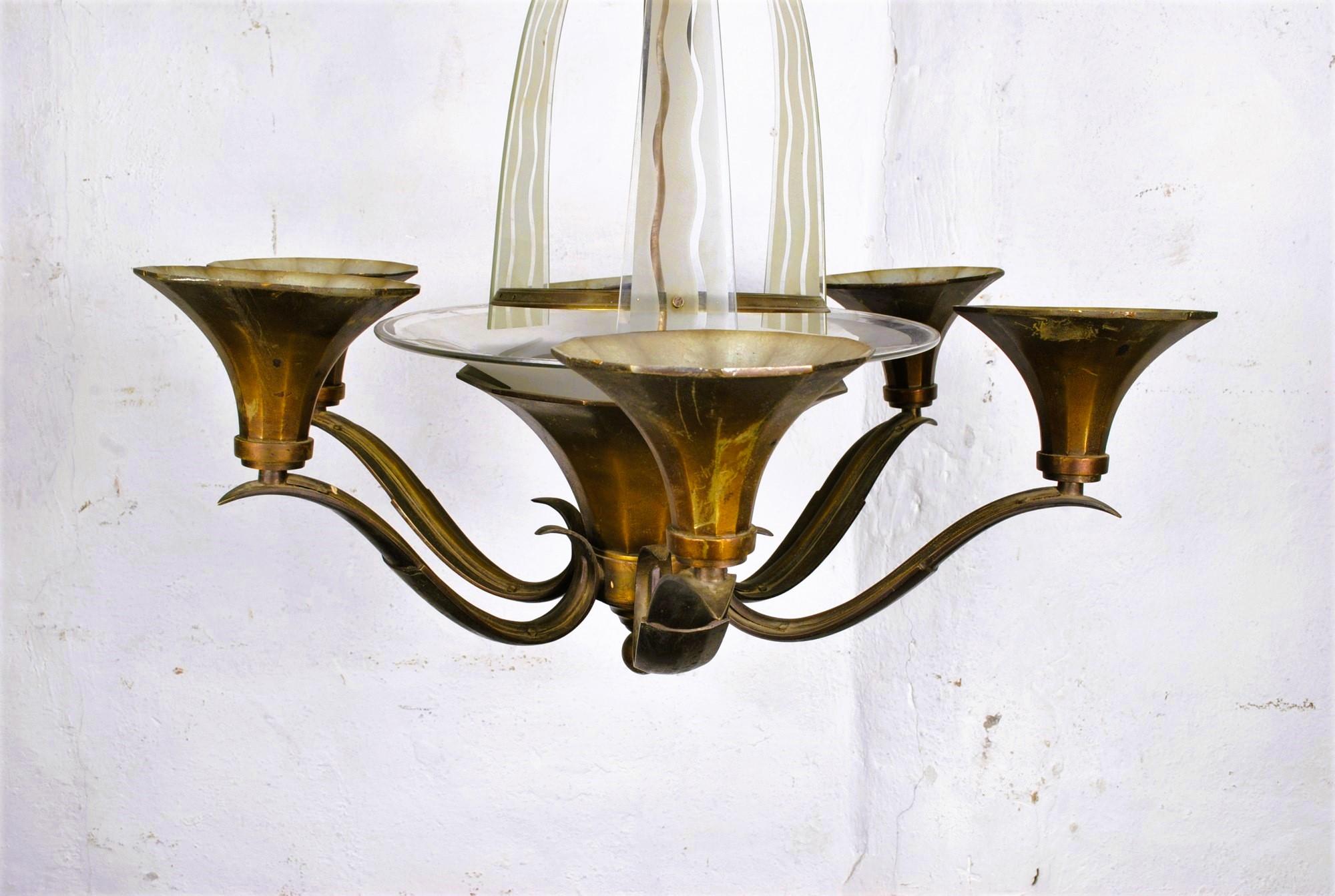 Francese Lampadario in bronzo e vetro, Art Déco, XX secolo in vendita