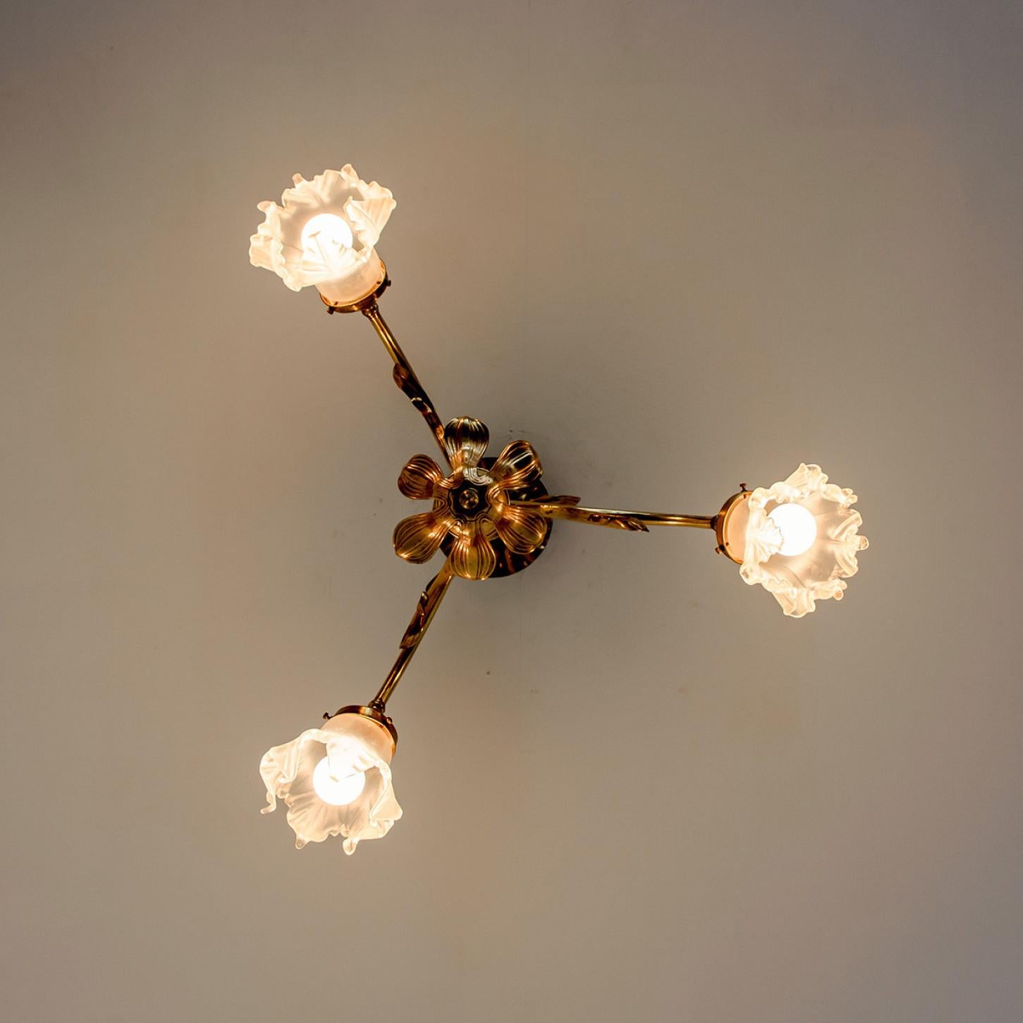 Bronze and Glass Chandelier, France, circa 1890 In Distressed Condition For Sale In Rijssen, NL