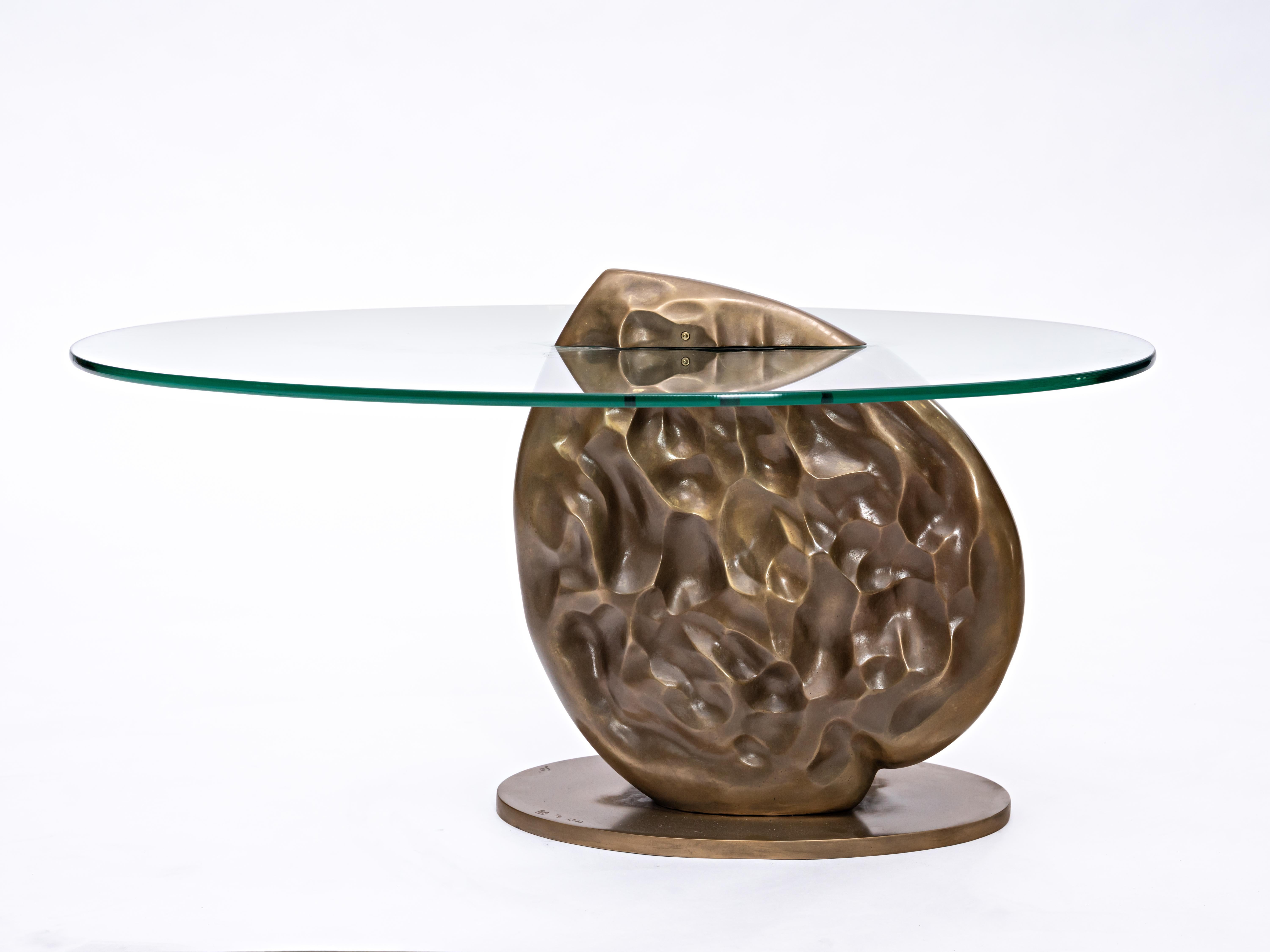 Moulage Table d'appoint en bronze et verre édition limitée Organic Textured Heart French Brown en vente
