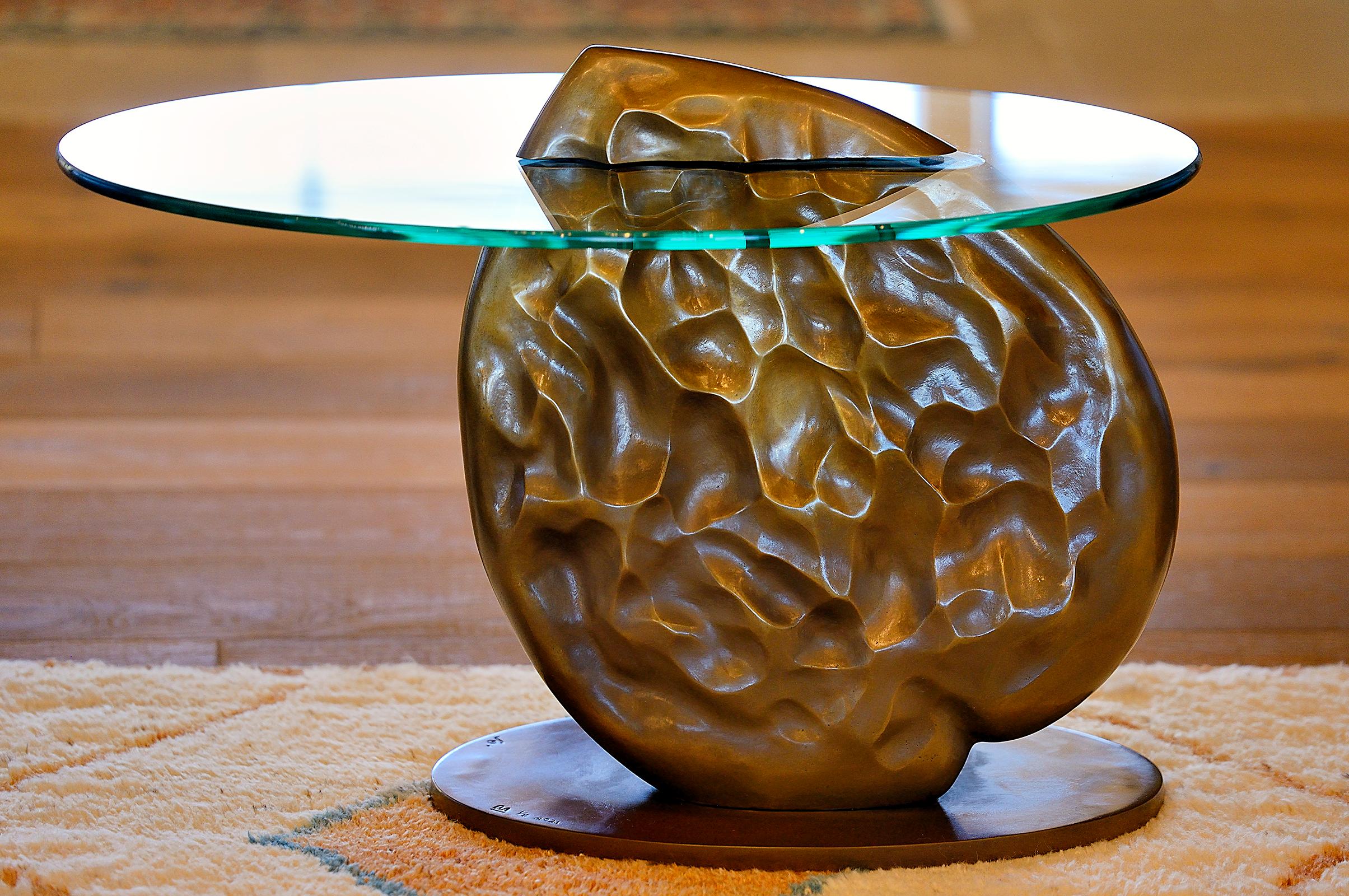 Table d'appoint en bronze et verre édition limitée Organic Textured Heart French Brown en vente 2
