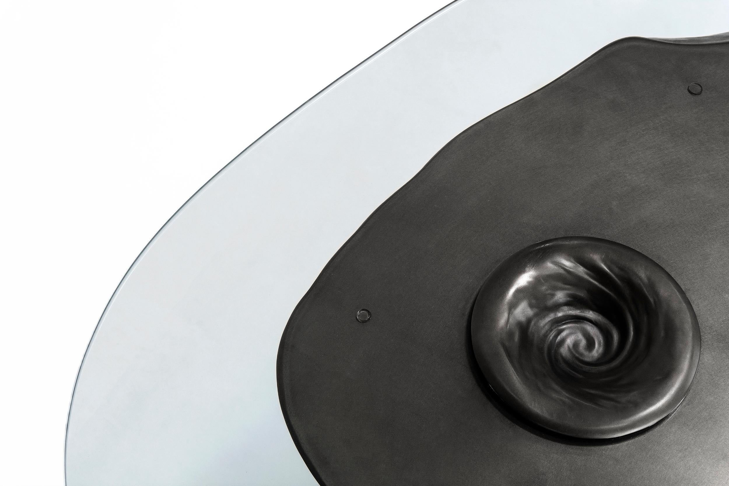 Table basse Wave en bronze et verre, édition limitée, patine noire en vente 1