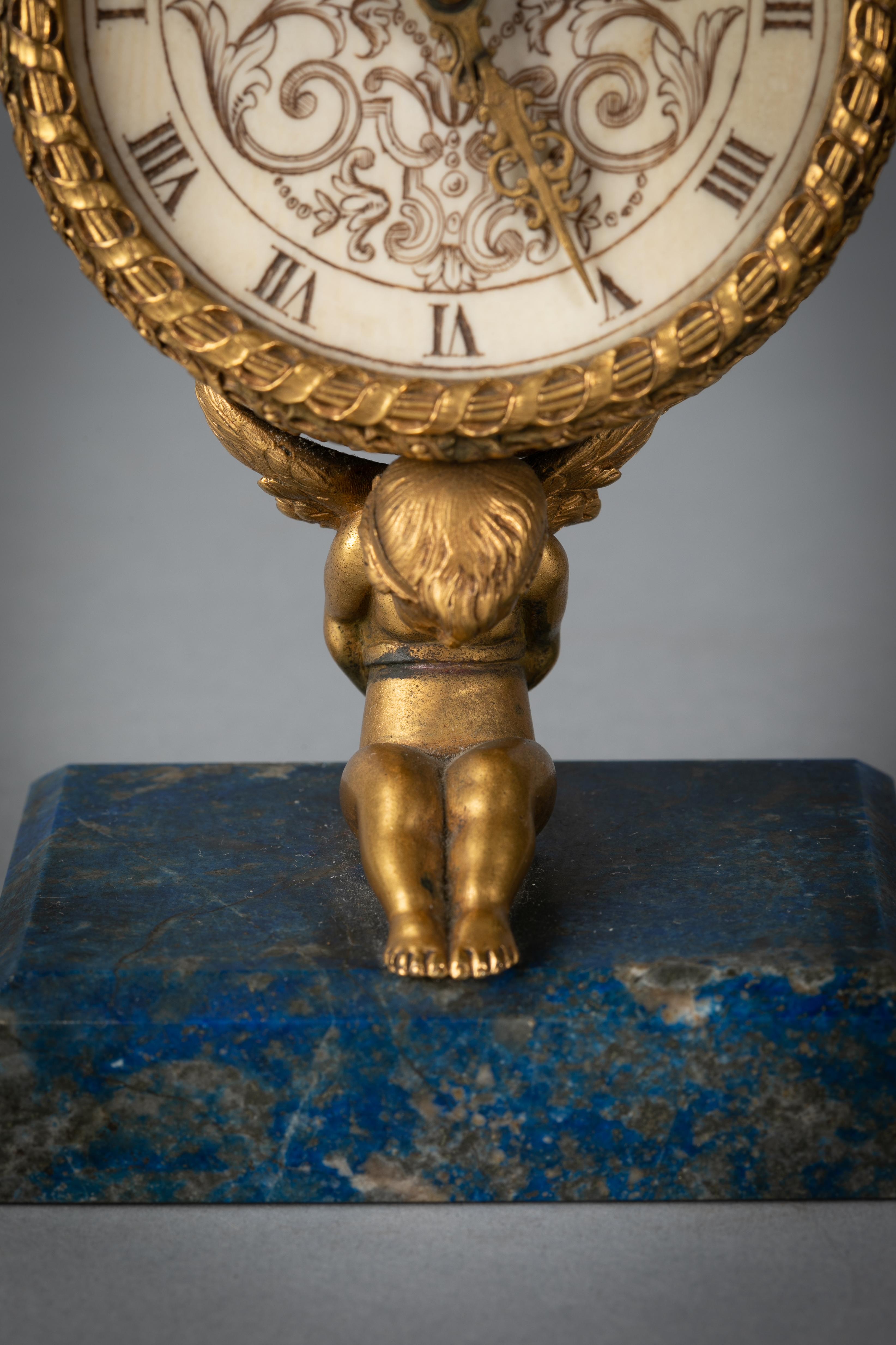 Figurale Tischuhr aus Bronze und Lapislazuli, E.F. Caldwell, um 1900 im Zustand „Gut“ im Angebot in New York, NY