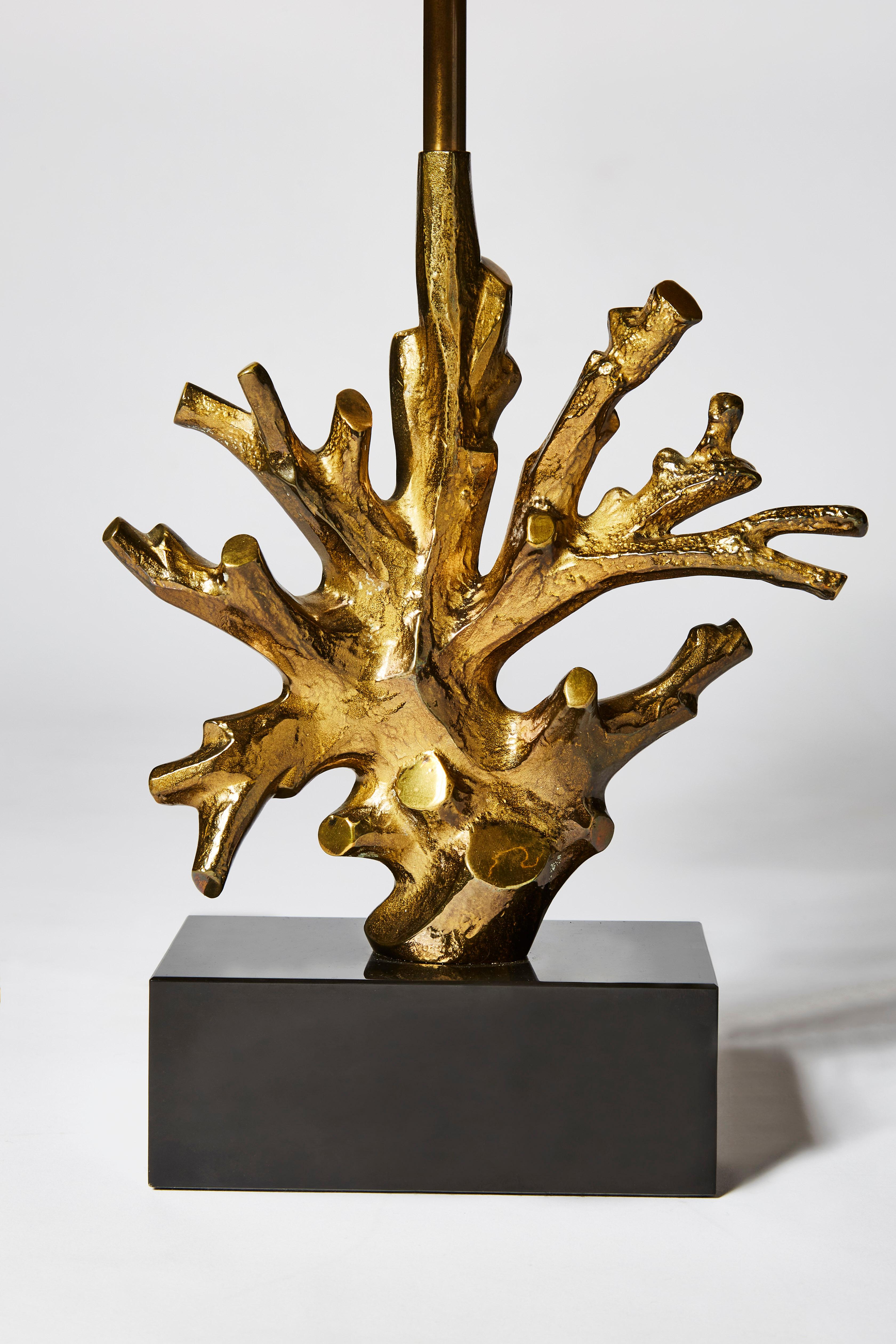 Korallenlampe aus Bronze und Marmor Maison Charles (Französisch)