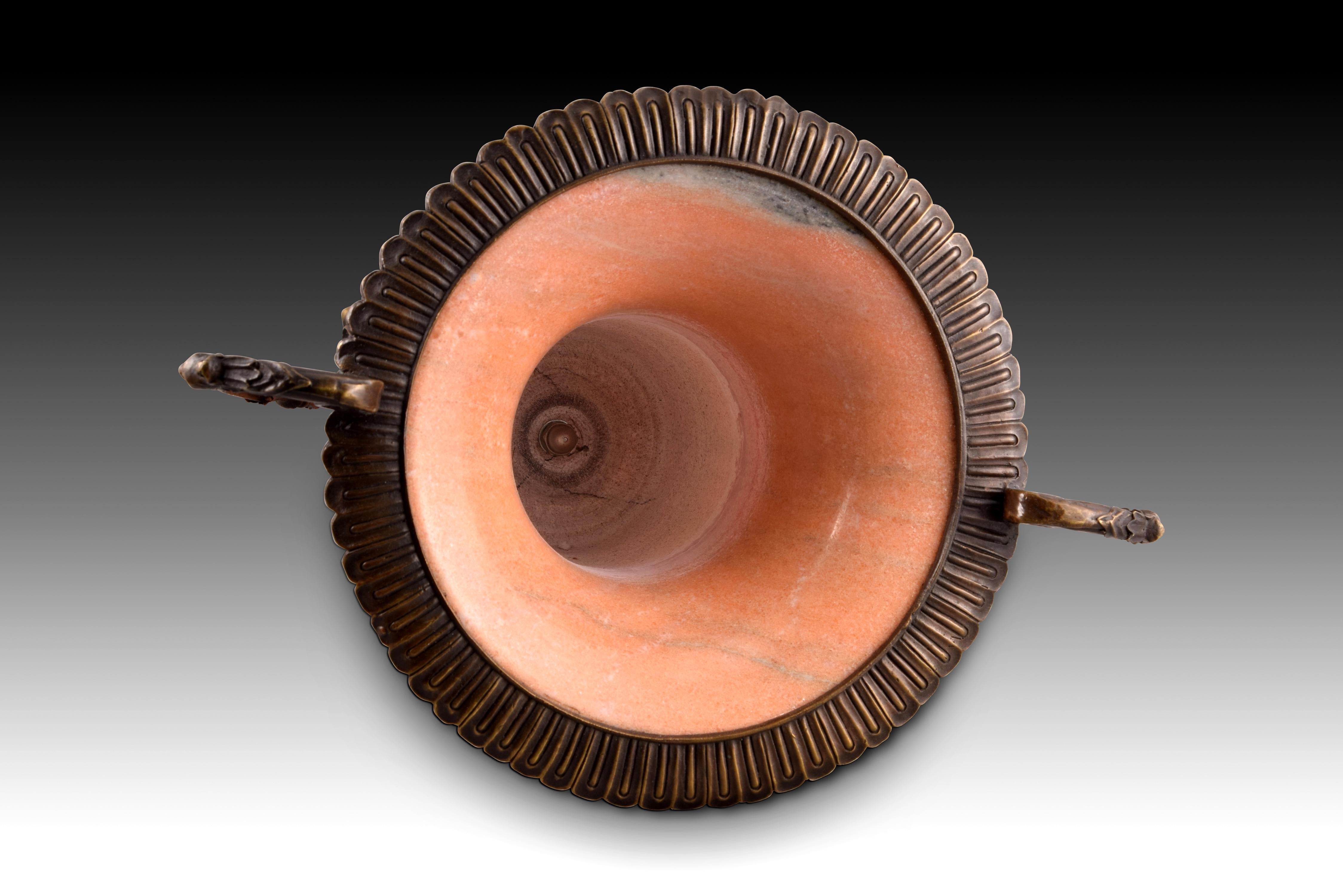 Vaso o coppa in bronzo e marmo in vendita 2