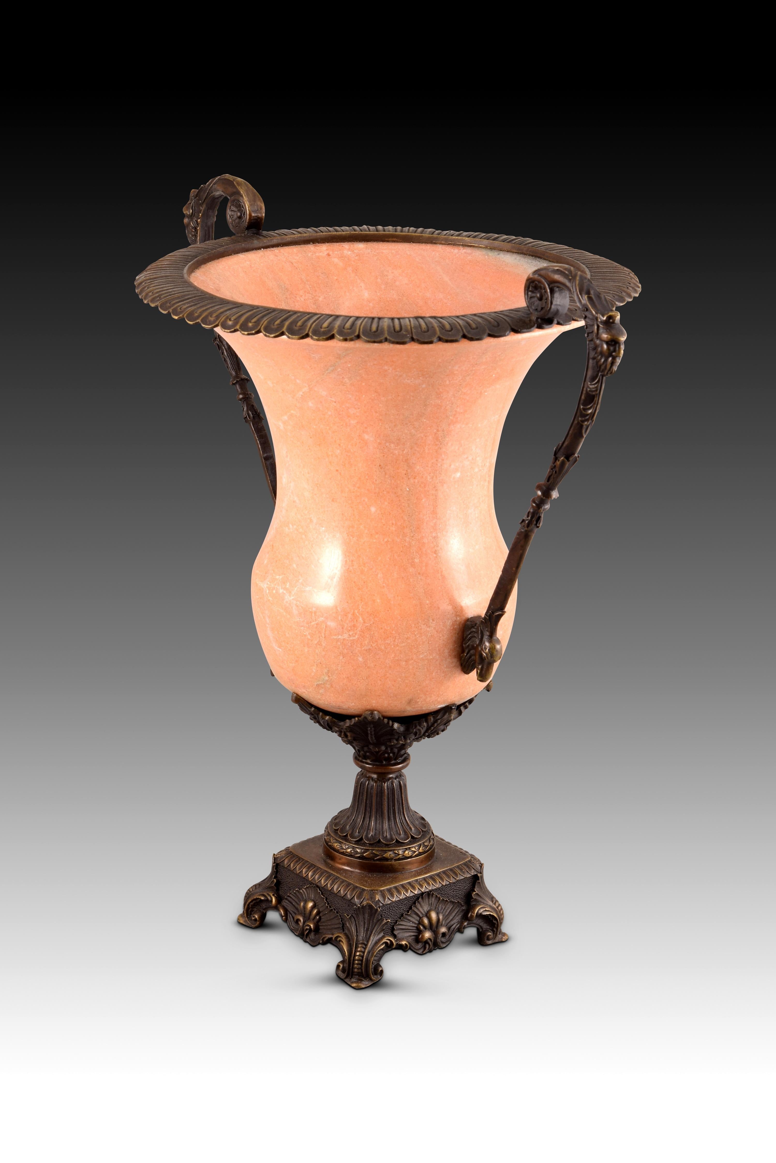 Neoclassico Vaso o coppa in bronzo e marmo in vendita