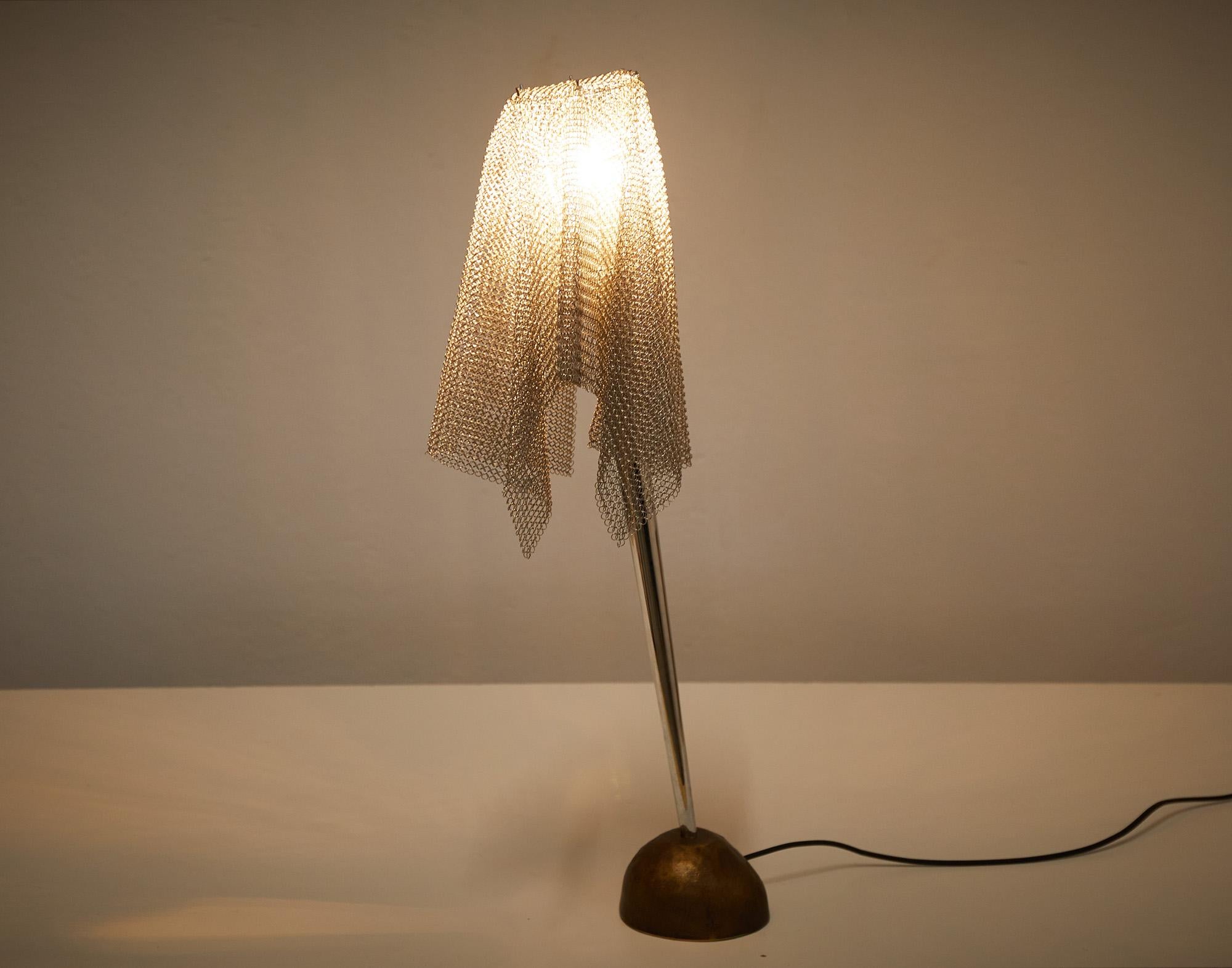 Bronze and Metal Mesh Ecate Table Lamp by Toni Cordero for Artemide, 1990 In Good Condition For Sale In Renens, CH