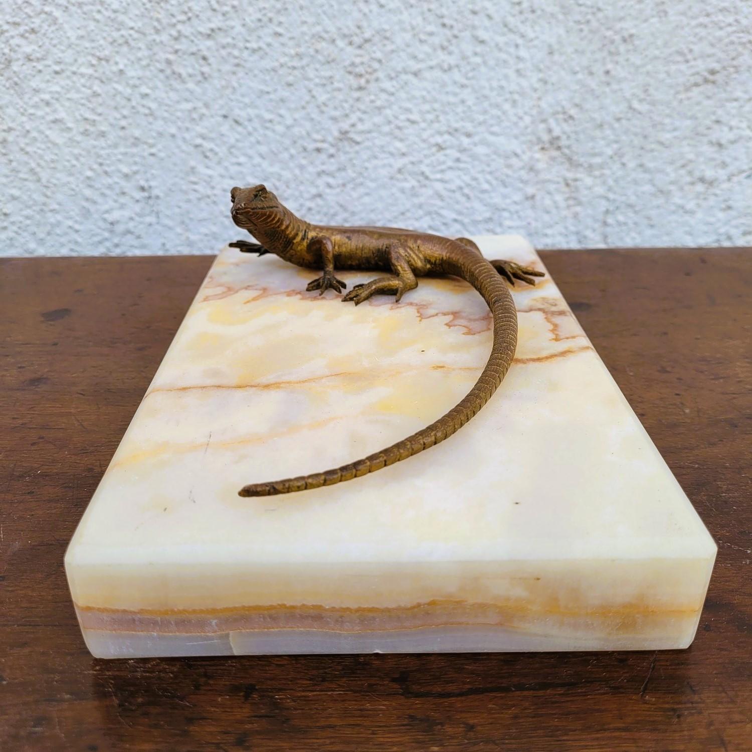 Bronzo Scultura di lucertola in bronzo e onice, fine XIX inizio XX secolo in vendita