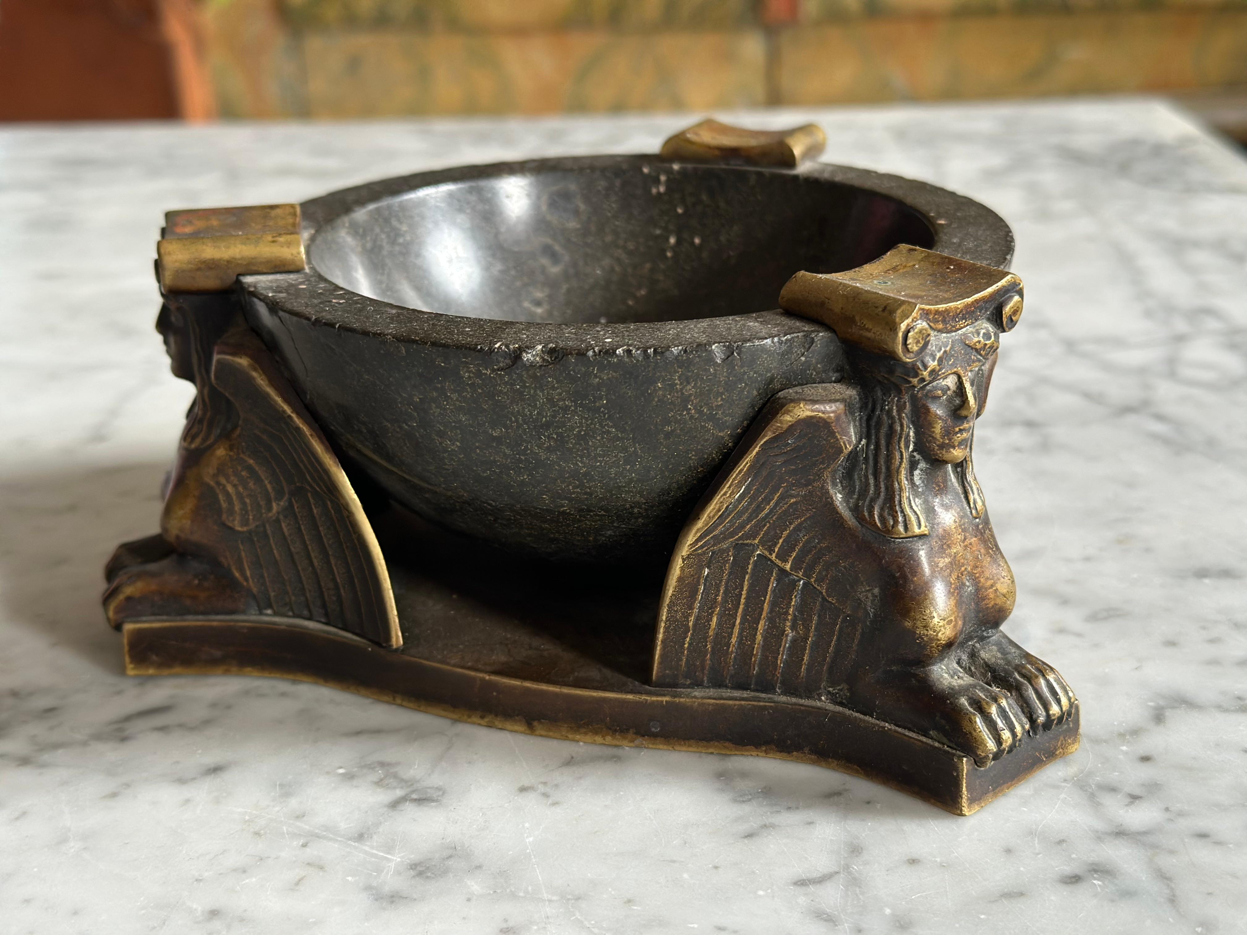 German Bronze and Serpentine Ashtray Attributed to Albin Müller, Early 20th Century For Sale