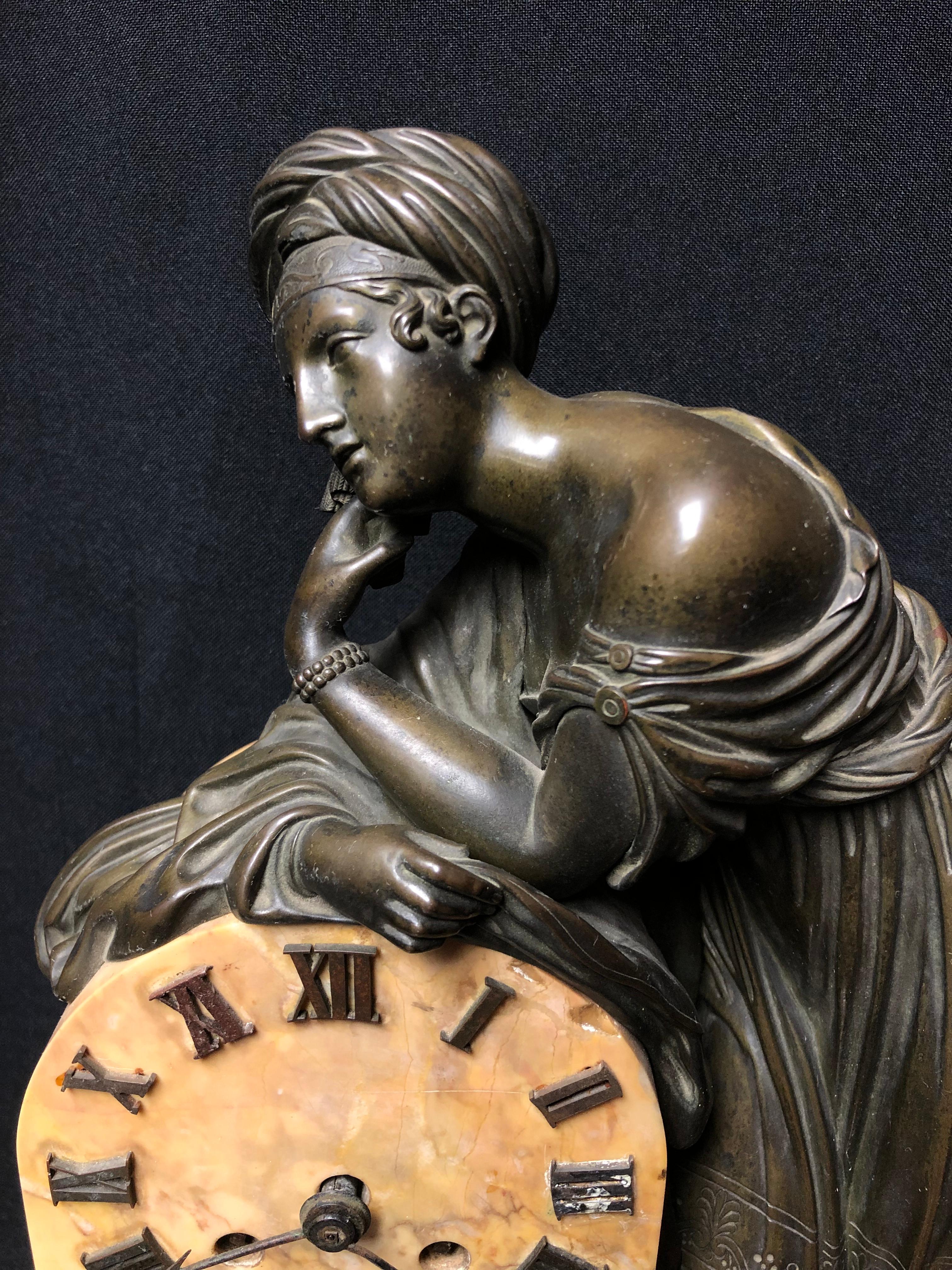 Uhr aus Bronze und Siena-Marmor, Französisch Charles X. im Angebot 1