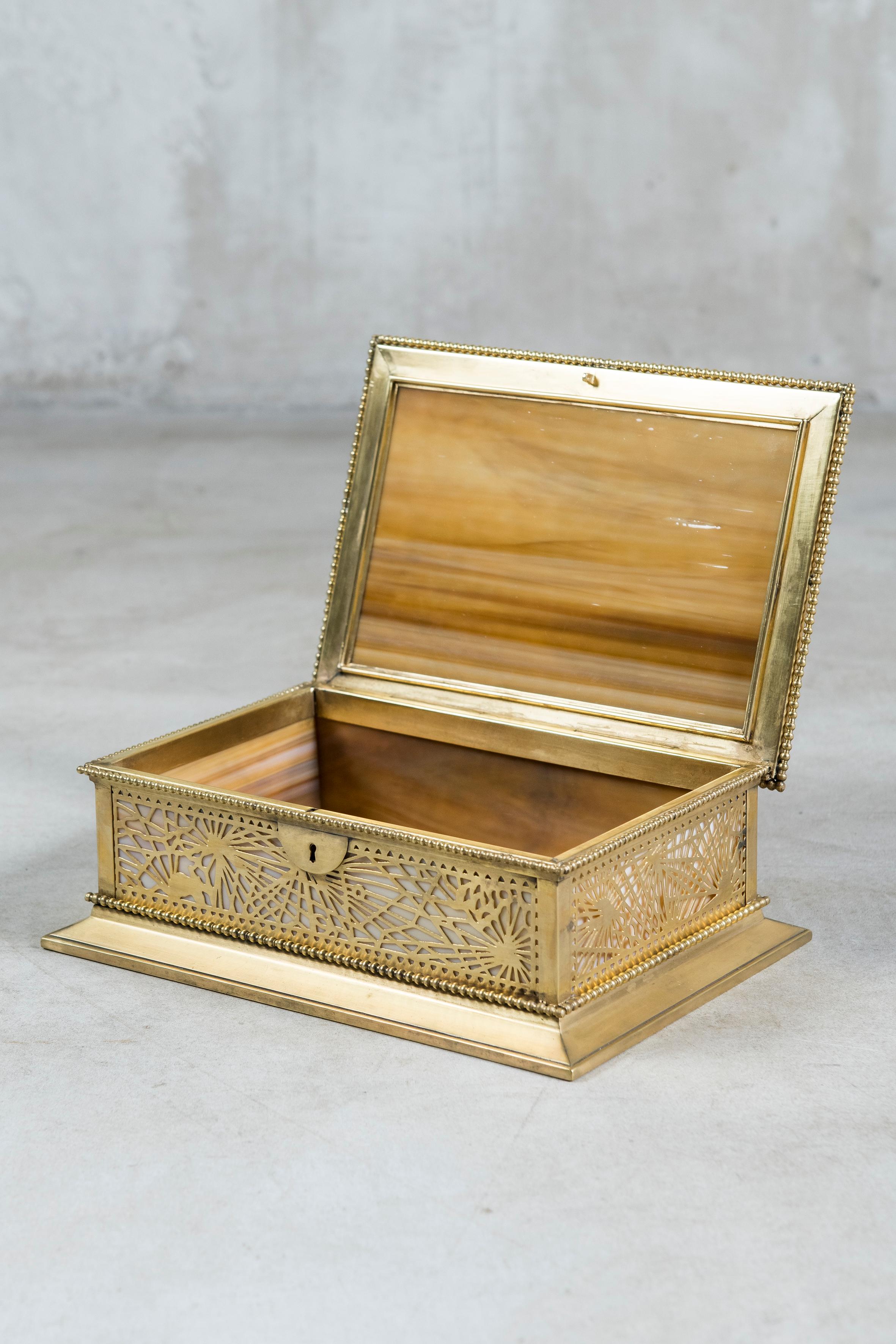 Bronze and slag glass Tiffany jewelry box. Art Deco period. United States, circa 1900. Signed in the back 
