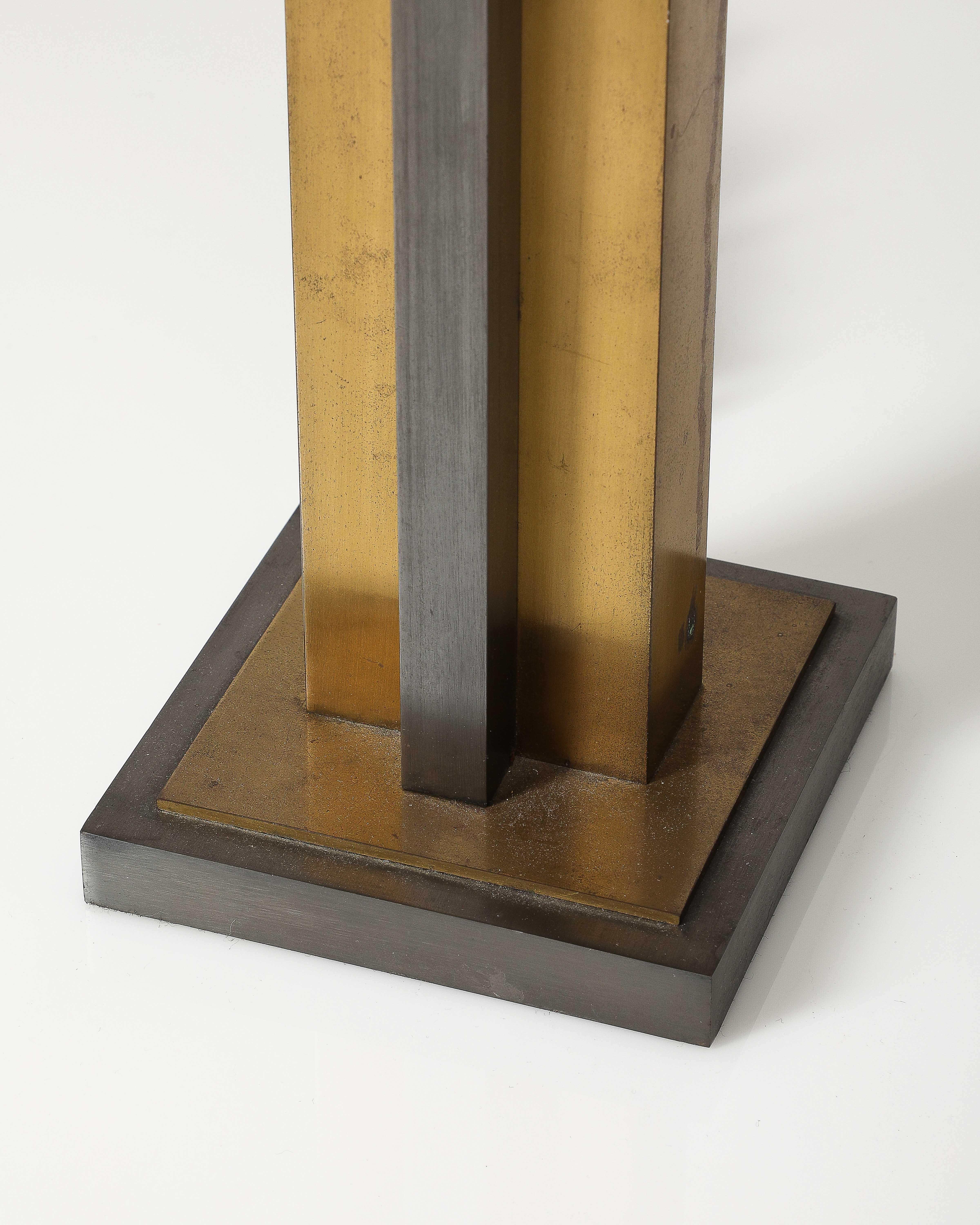 Lámpara de mesa de bronce y acero, Estados Unidos, c. 1980 en venta 8