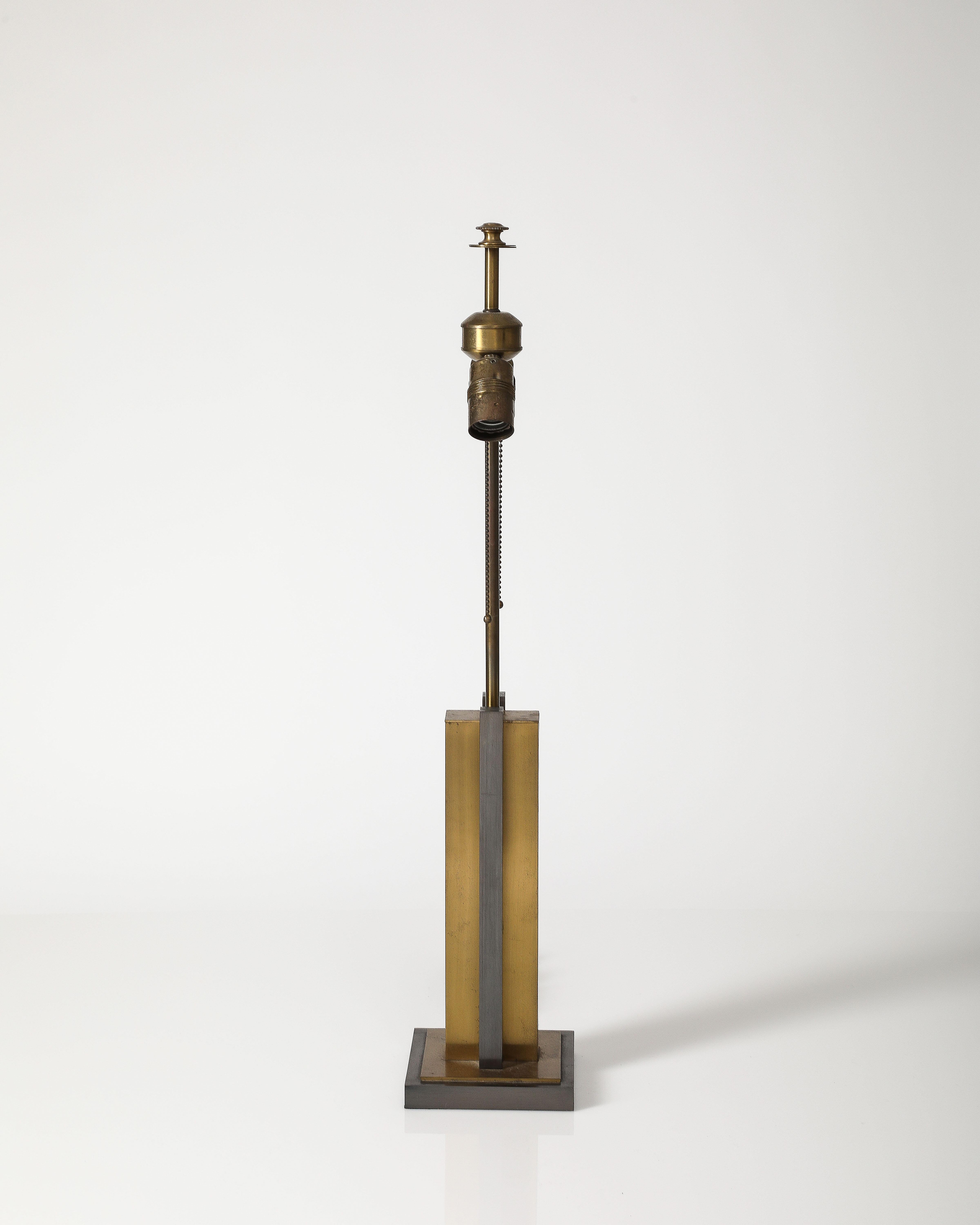 Lámpara de mesa de bronce y acero, Estados Unidos, c. 1980 Bronce en venta