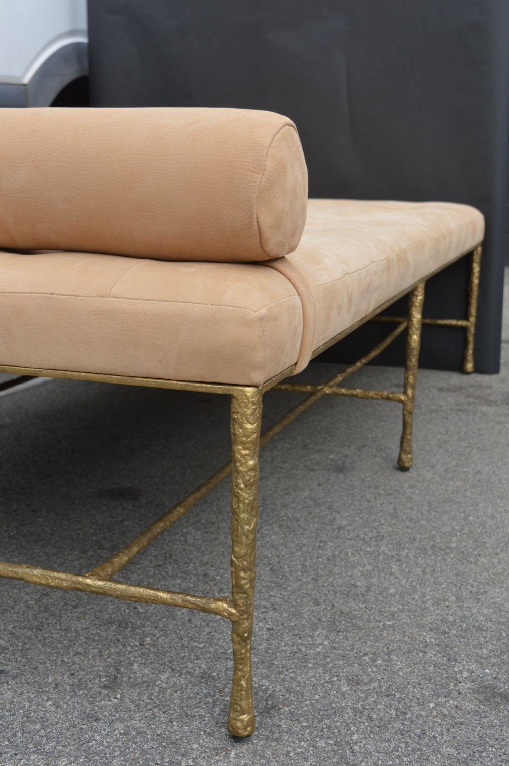 italien Lit de jour ou table basse en bronze et daim en vente