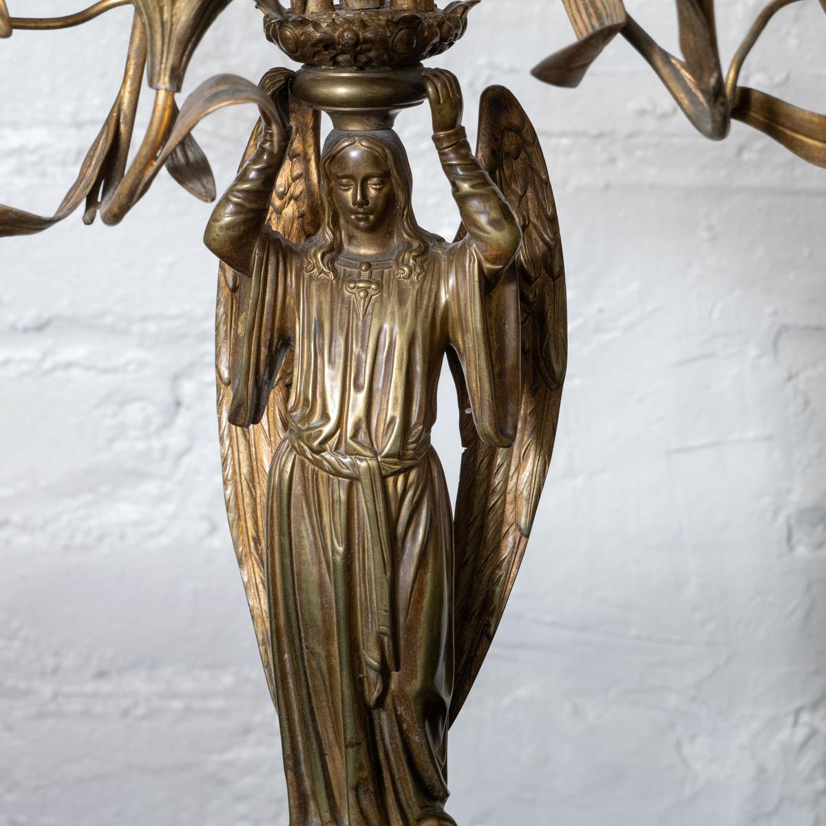 Candelabro in bronzo con angelo e motivi floreali in vendita 1