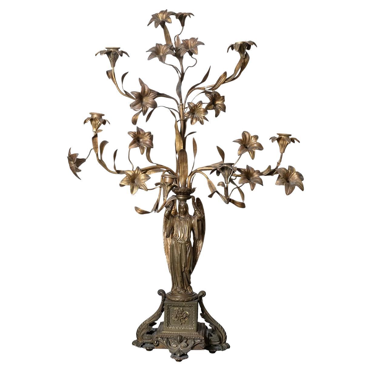 Candelabro in bronzo con angelo e motivi floreali in vendita
