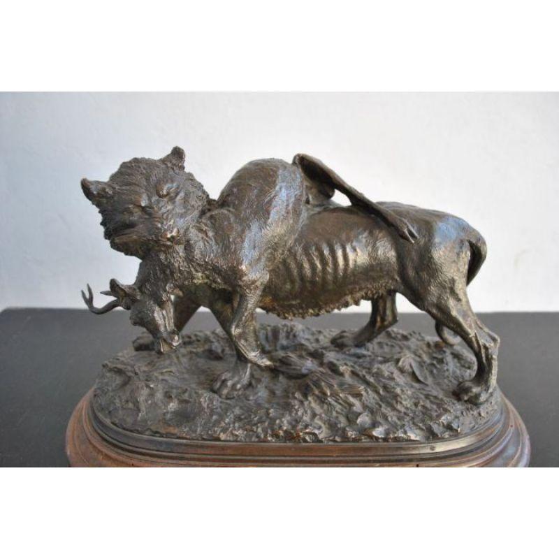 Late 19th century animal bronze signed Fratin representing a wild animal having captured a young deer. Bronze mounted on wooden terrace Dimension height 29 cm for a length of 45 cm and a depth of 24 cm.

Additional information:
Material: