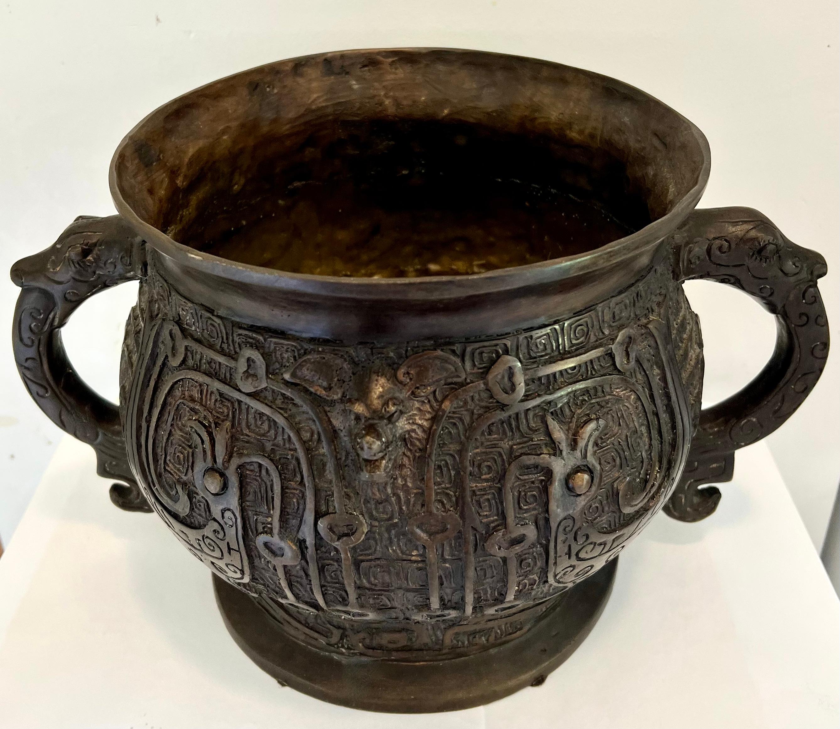 Bronze Archaic Chinese Ritual Vessel with Handles In Good Condition For Sale In Los Angeles, CA