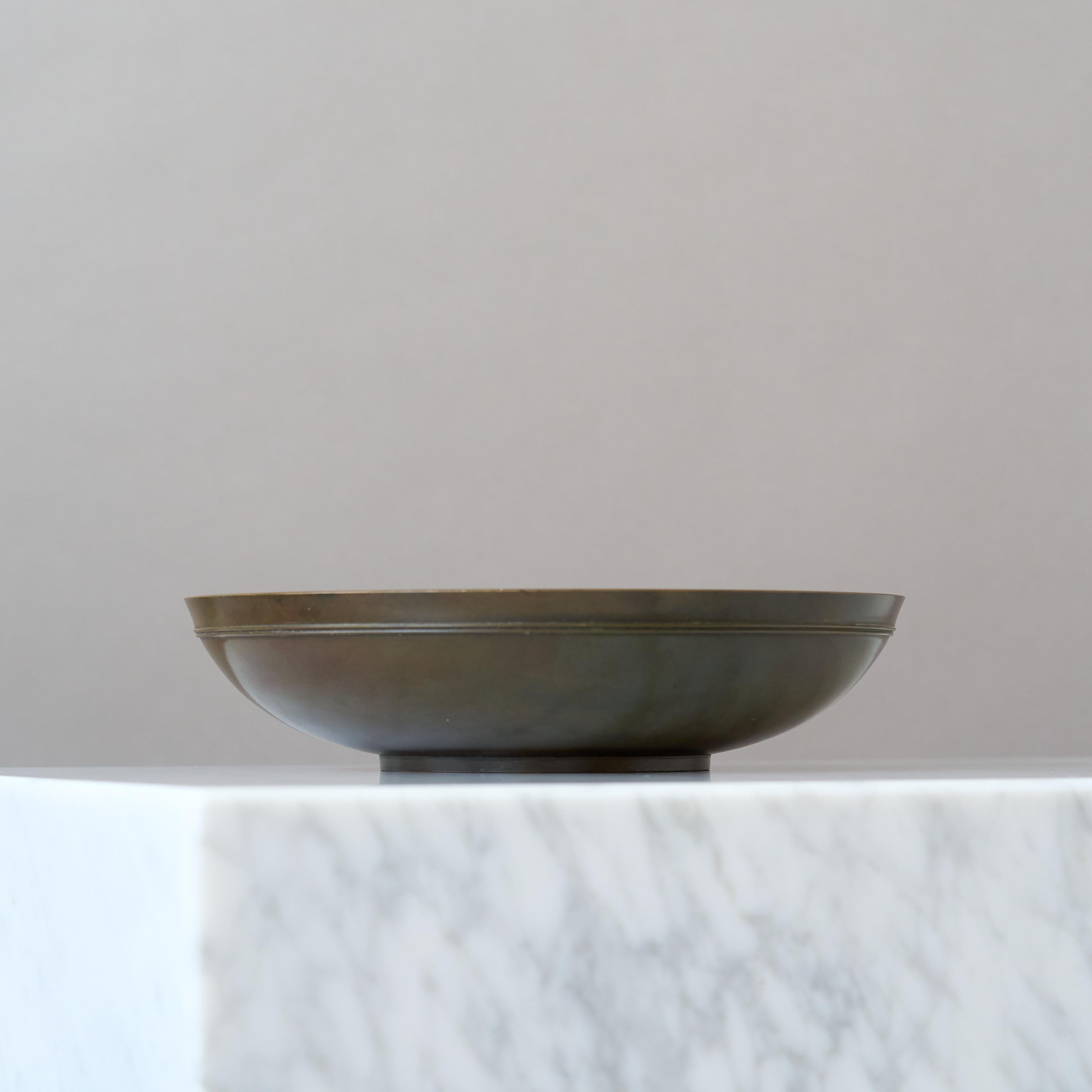 A beautiful Art Deco / Swedish Grace bronze bowl with amazing patina. 
Made by GAB Guldsmedsaktiebolaget, Sweden, 1930s.  

Good original condition. Some scratches and scuffs to the patination, especially on the inside of the bowl.

Stamped 'BRONS'