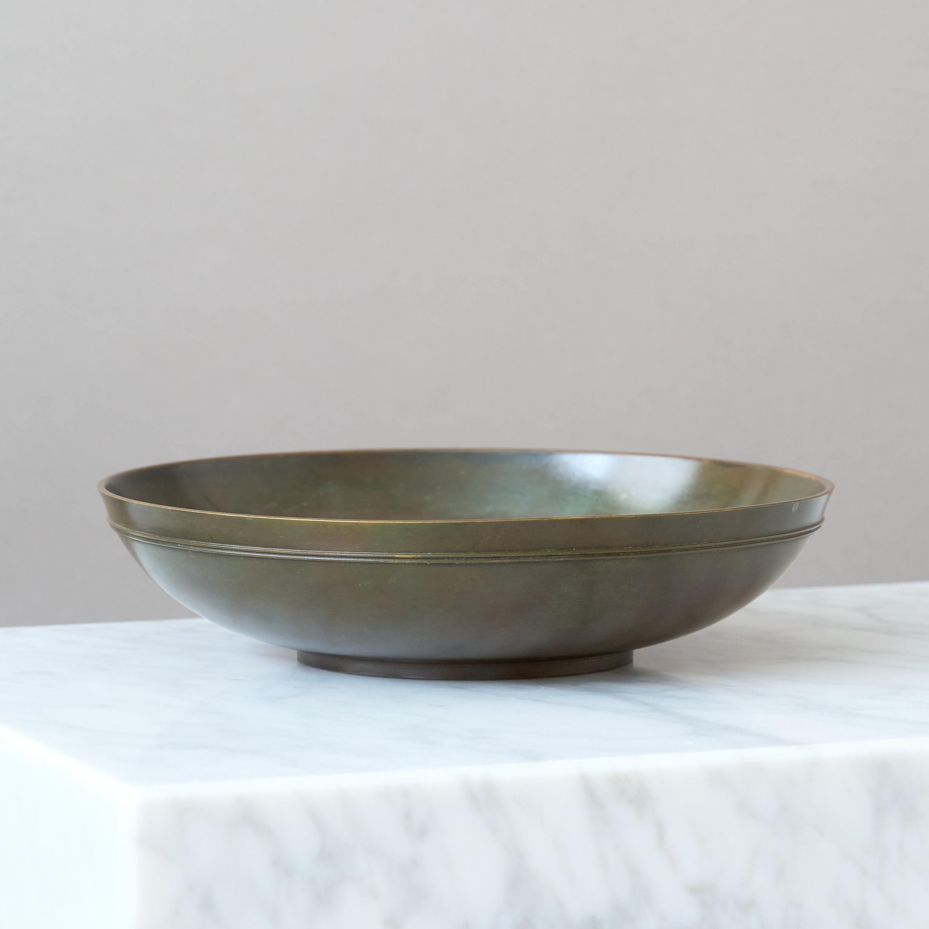 Mid-20th Century Bronze Art Deco Bowl by GAB Guldsmedsaktiebolaget, Sweden, 1930s. For Sale