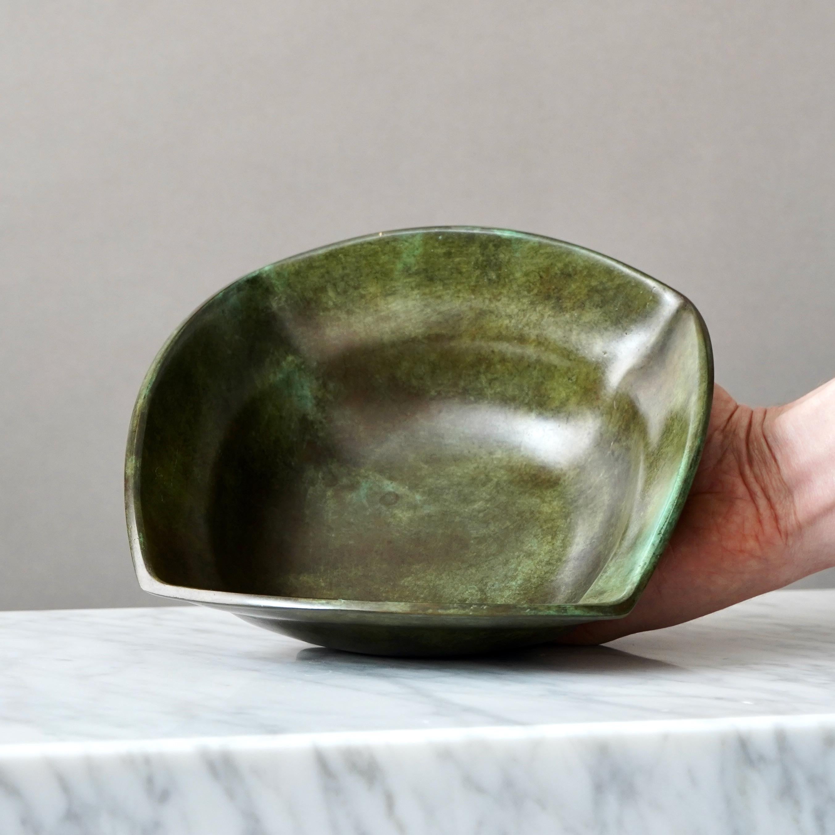 Metà XX secolo Ciotola Art Deco in bronzo di GAB Guldsmedsaktiebolaget, Svezia, anni '30 in vendita