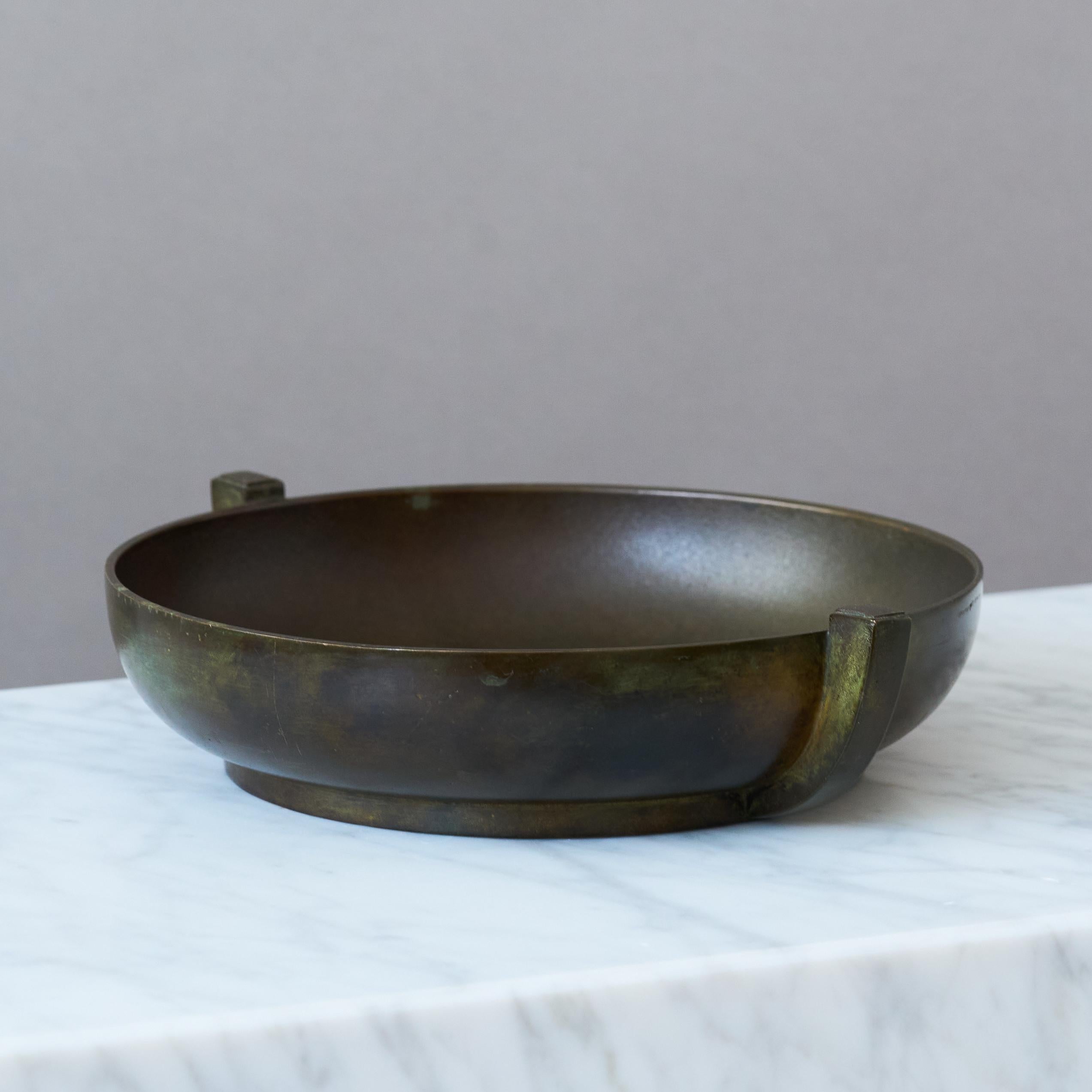 Milieu du XXe siècle Bol Art Déco de GAB Guldsmedsaktiebolaget, Suède, années 1930 en vente
