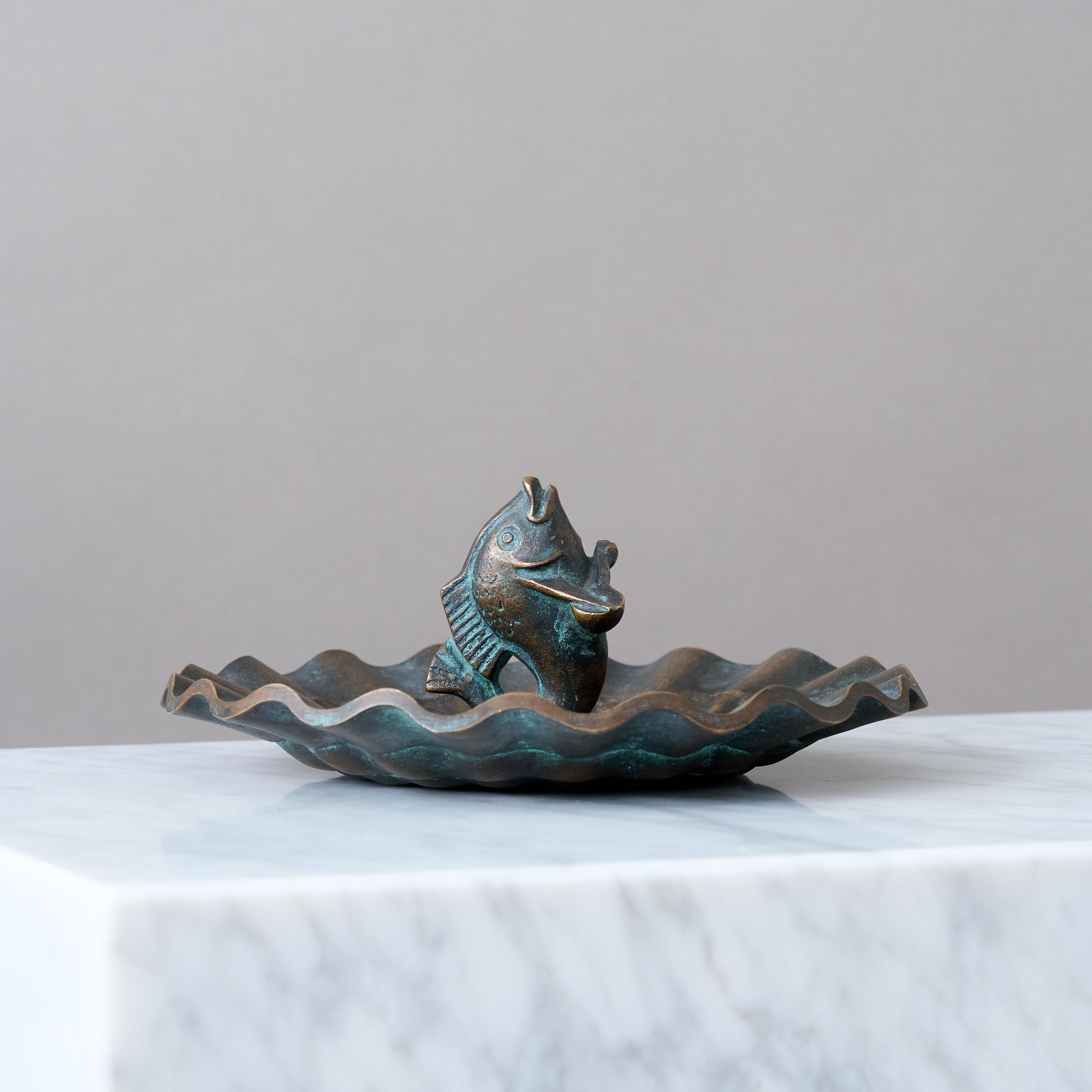 Scandinavian Modern Bronze Art Deco Bowl / Dish by Böhlmarks, Sweden, 1930s. For Sale