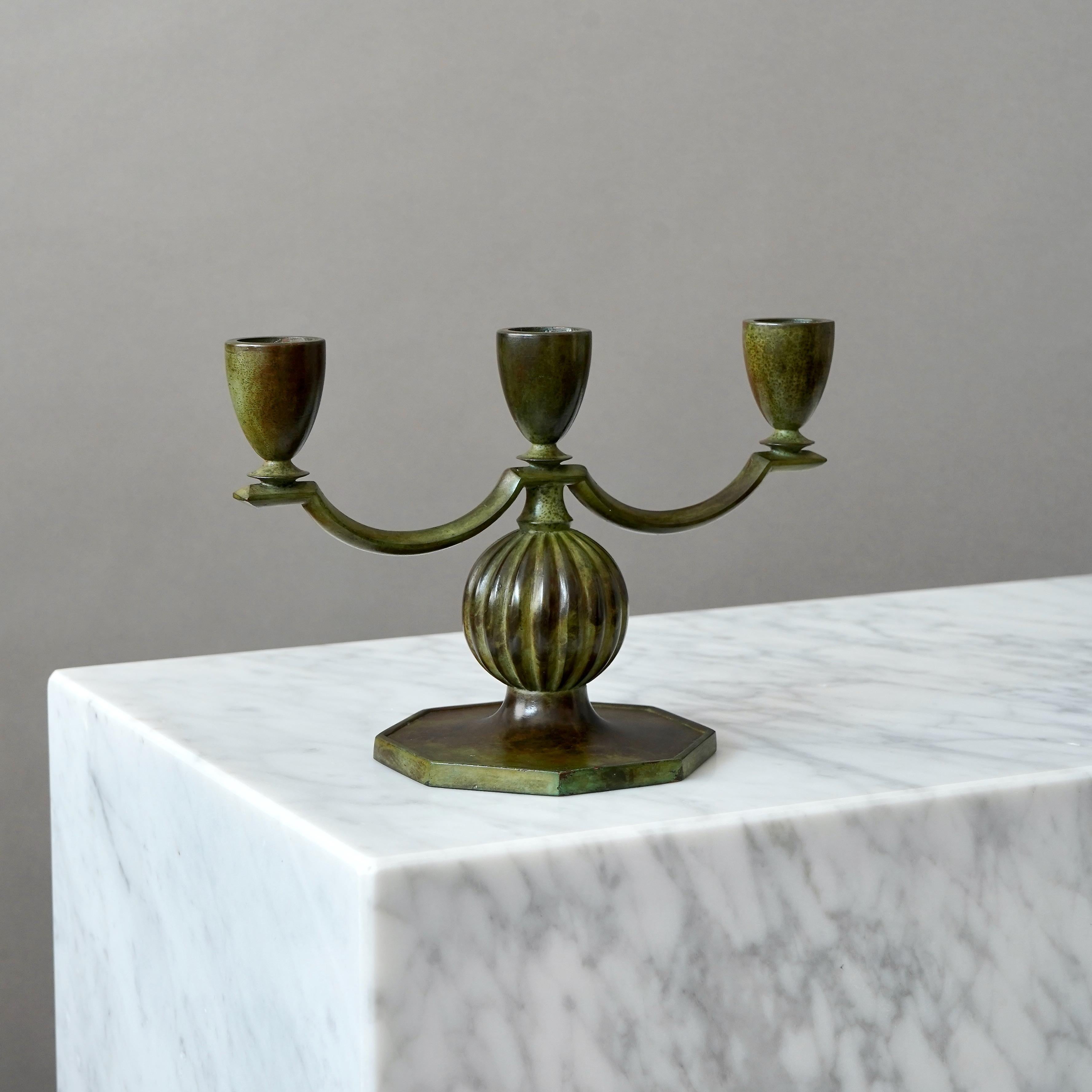 Metà XX secolo Candelabro Art Deco in bronzo di GAB Guldsmedsaktiebolaget, Svezia, anni '30 in vendita