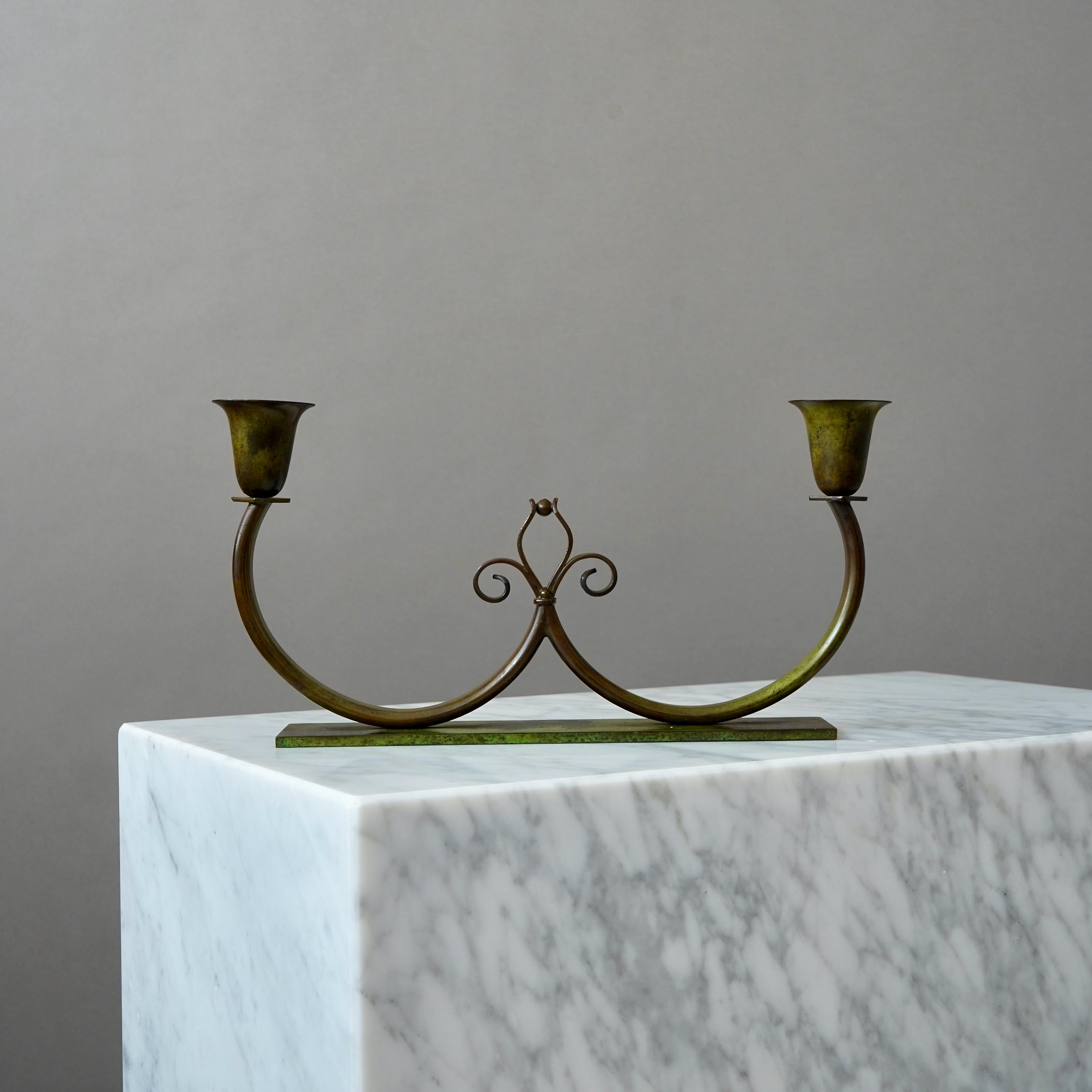 Un candelabro Art Deco in bronzo con un'incredibile patina. 
Prodotto da Lyfa, Danimarca, primi anni '30.  

Buone condizioni, solo qualche leggero graffio.
Timbro con marchio del produttore.